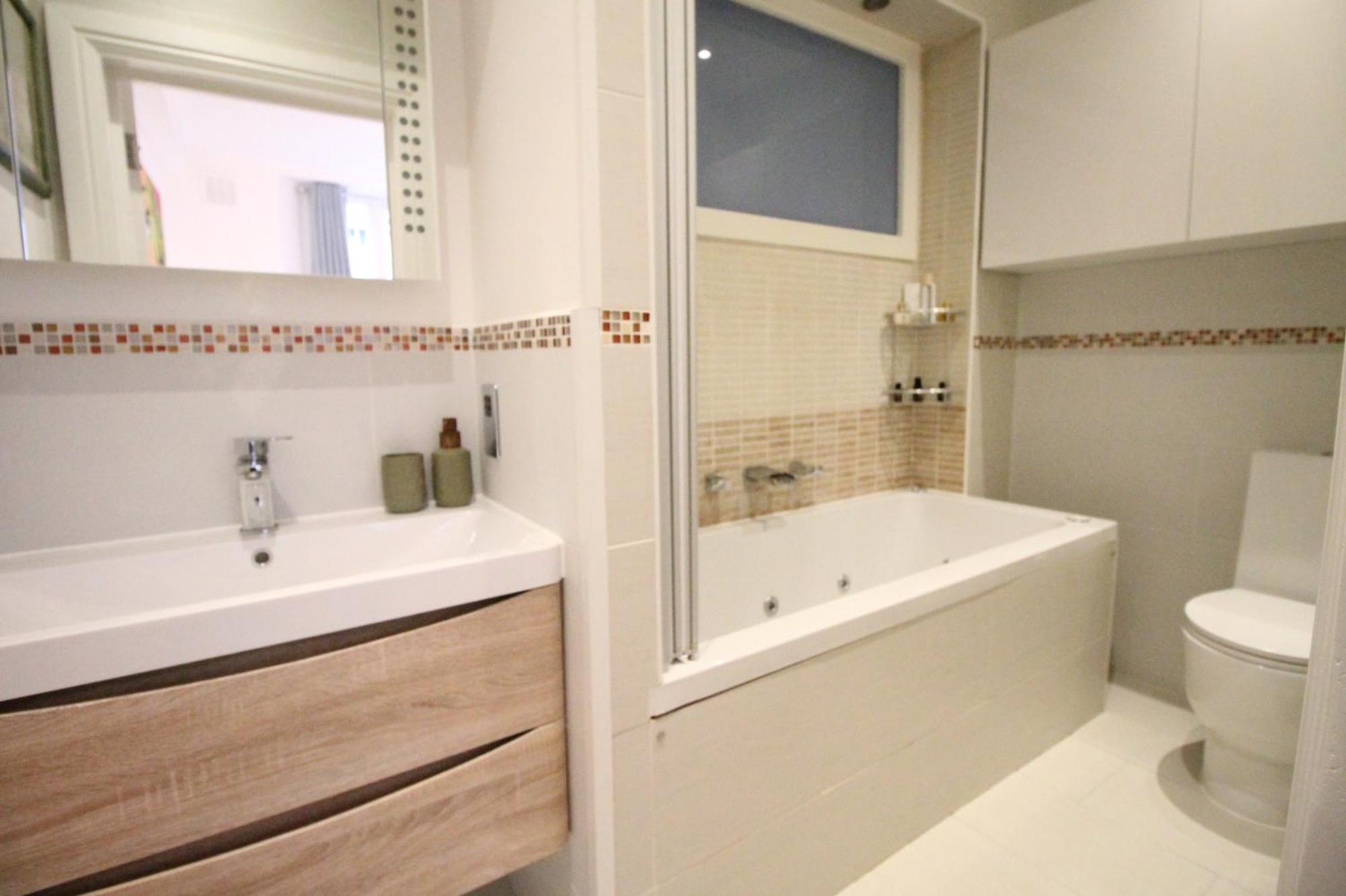 Trendy 2bedroom And 2 Bathroom Flat, Quiet Nottinghill Street Apartment *