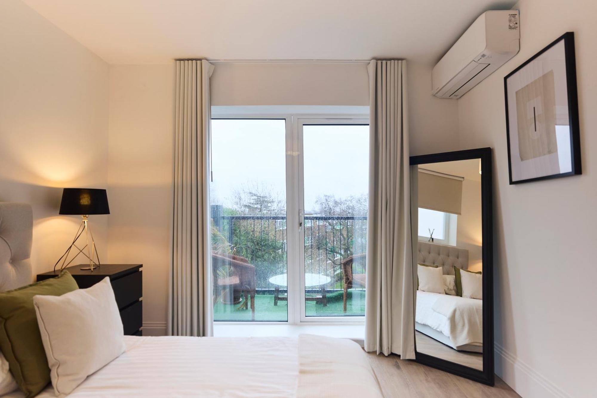 The Wembley Park Arms - Modern 2bdr Flat With Parking + Balcony Apartment London