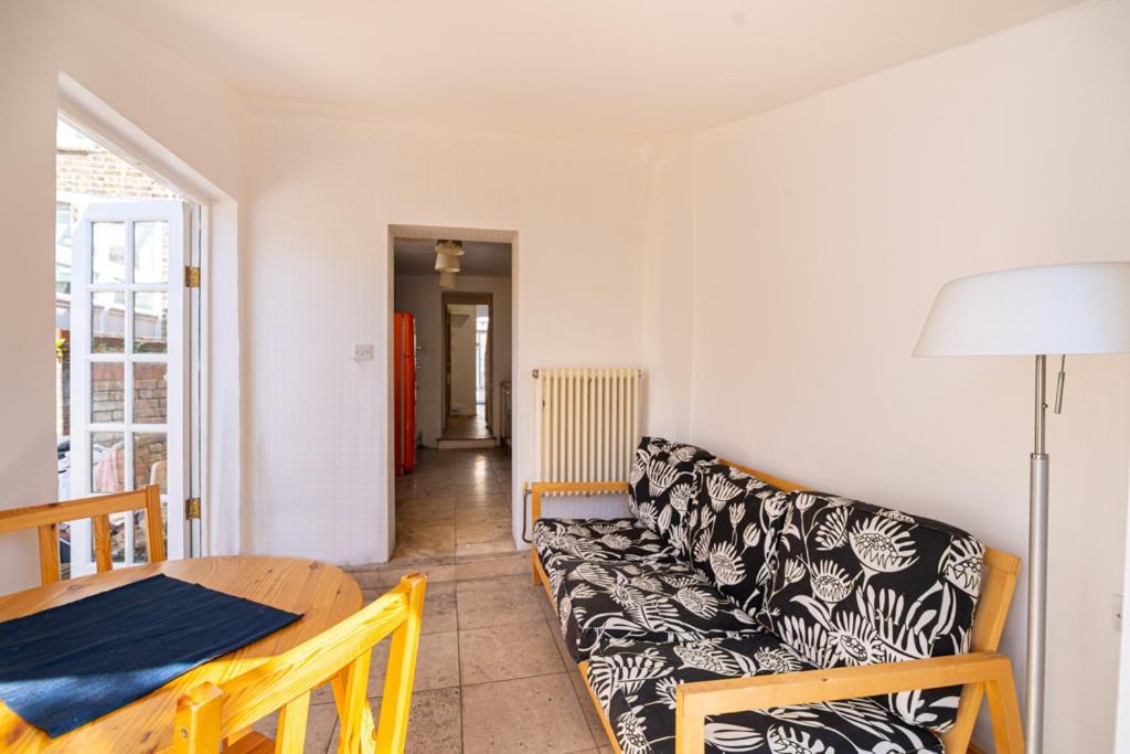 Refurbished Double Bedroom Guest house
