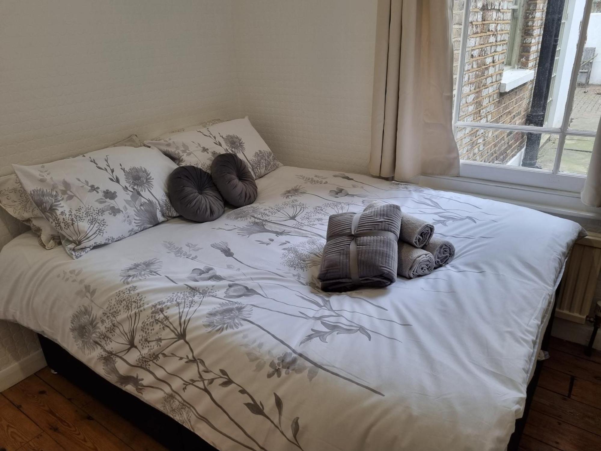 Guest house Refurbished Double Bedroom