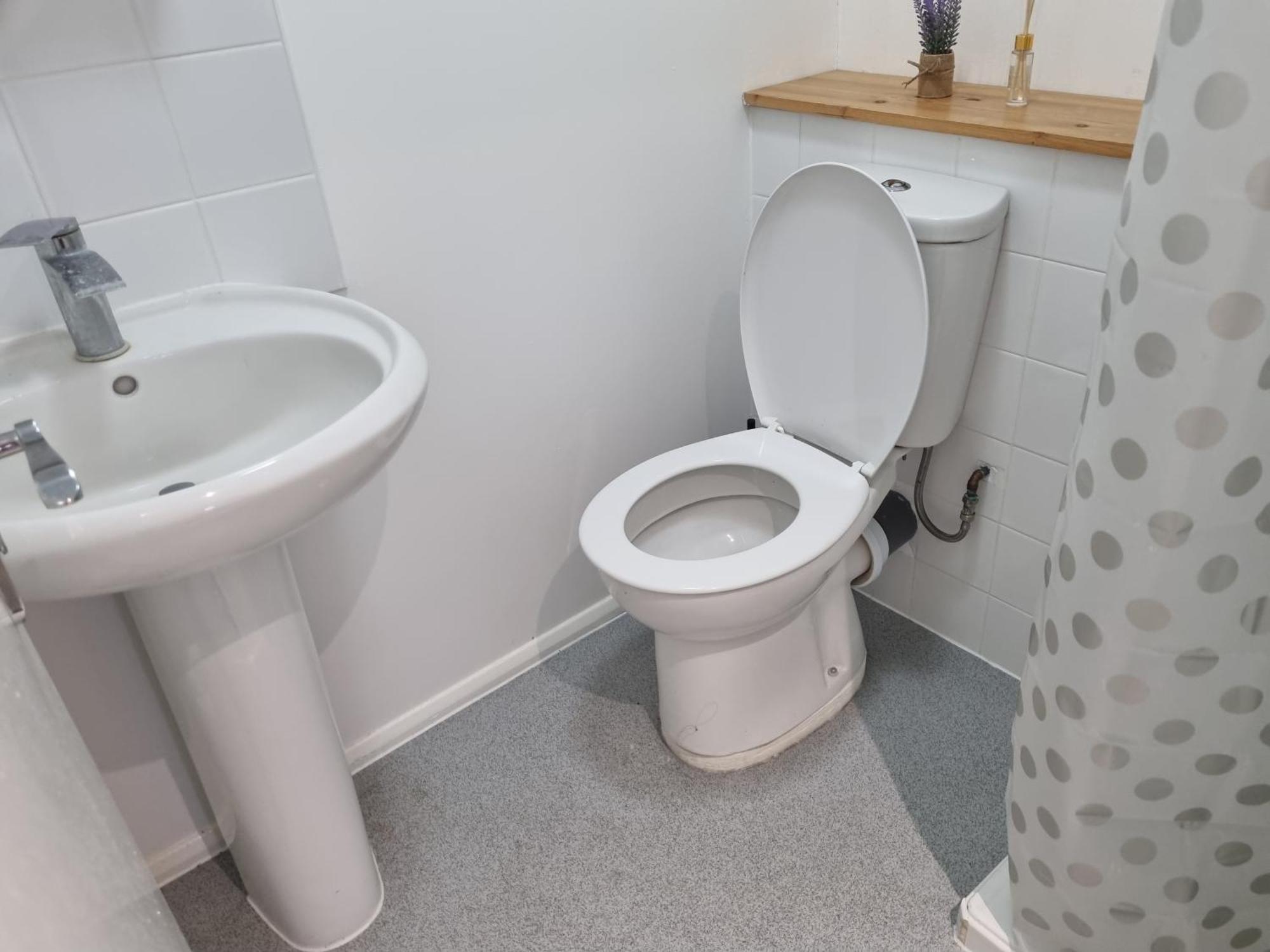 Refurbished Double Bedroom Guest house