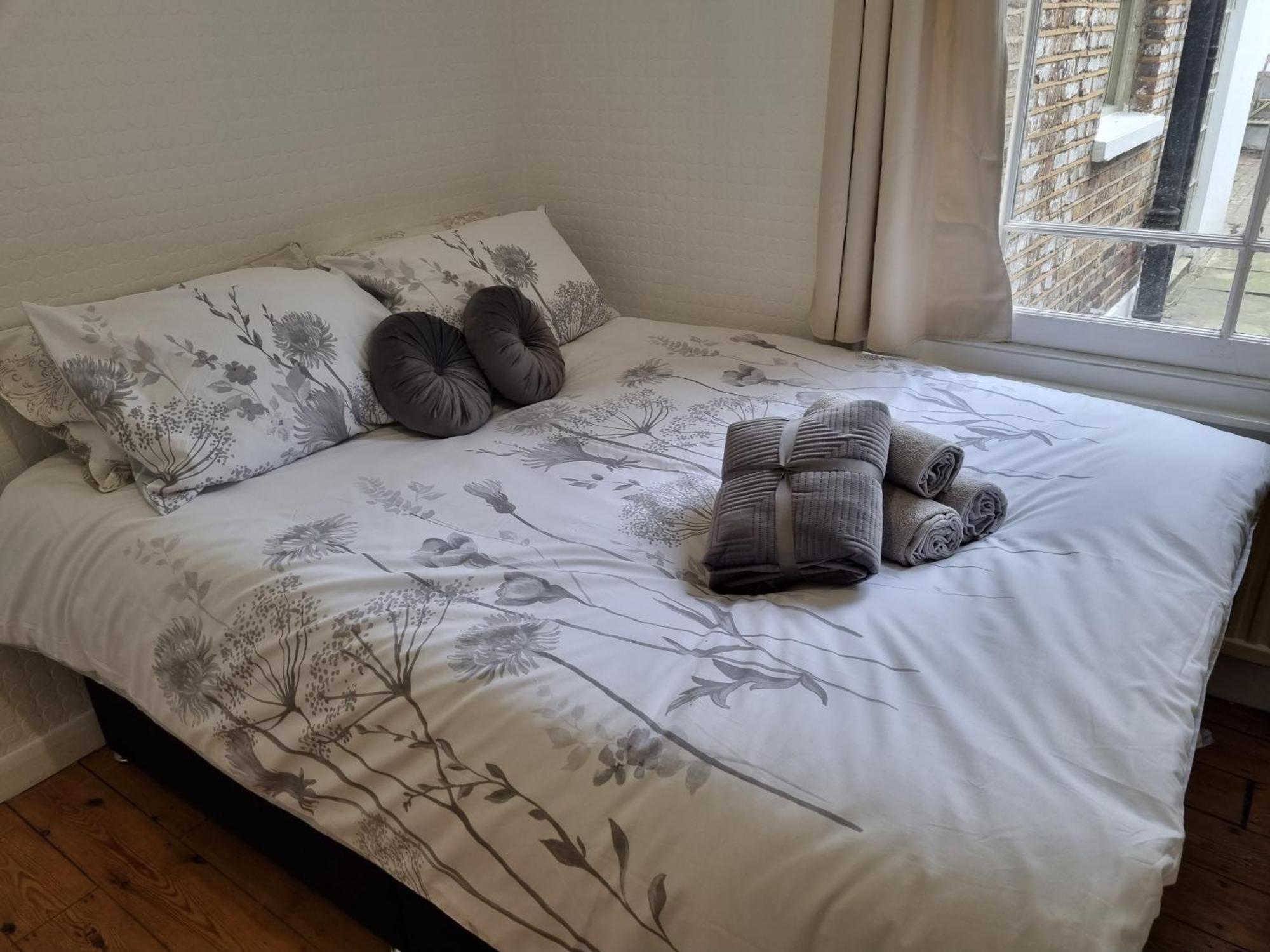 Refurbished Double Bedroom London