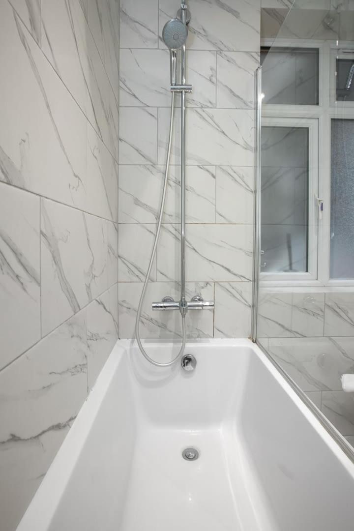 Modern 2 Bed In Prime Camden Sleeps 6 Apartment London
