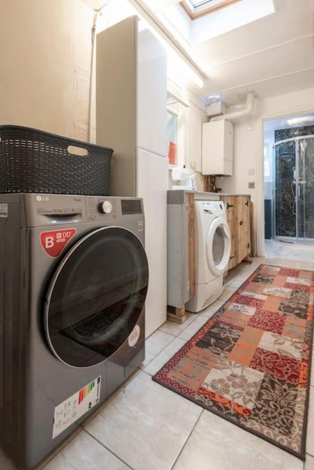 Stunning 3-bed House Apartamento *
