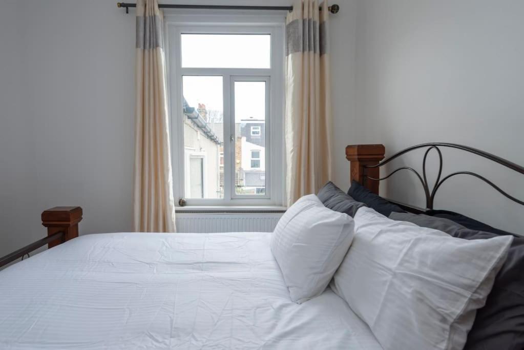 Stunning 3-bed House Apartamento Londres