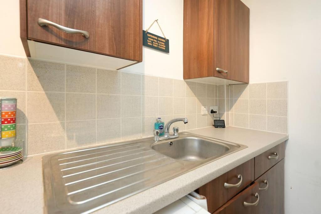 Oasis Flat With High-speed Broadband And Free Parking * London