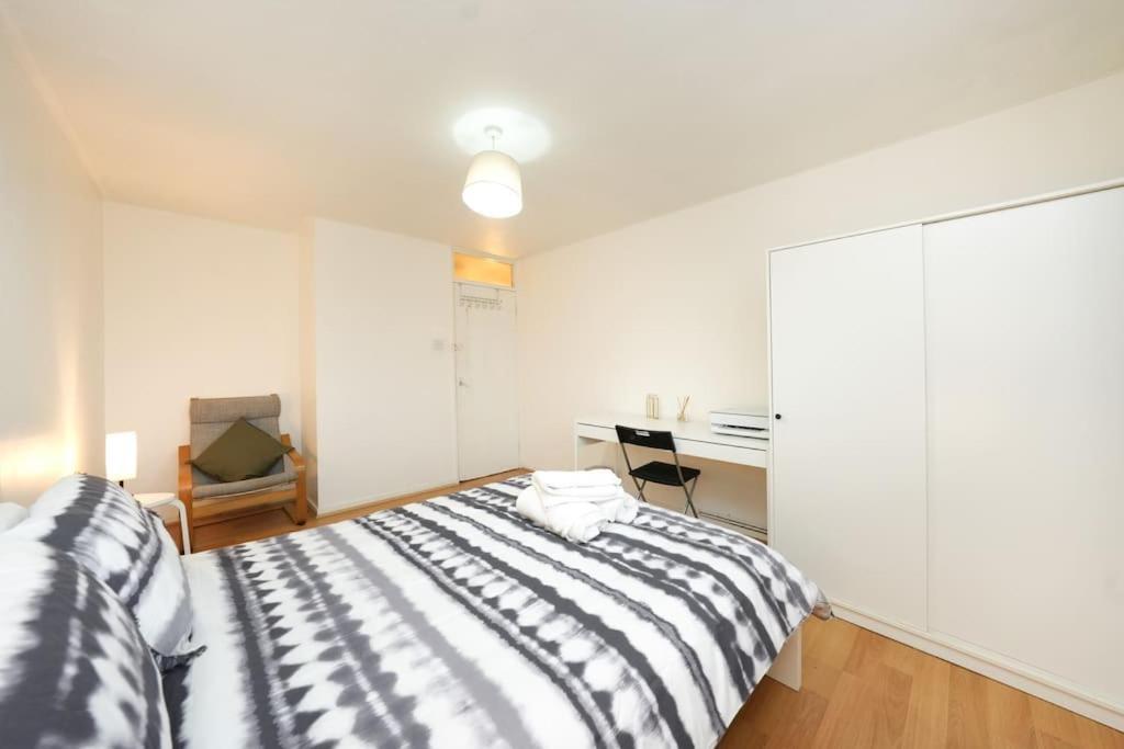 Apartment Oasis Flat With High-speed Broadband And Free Parking *