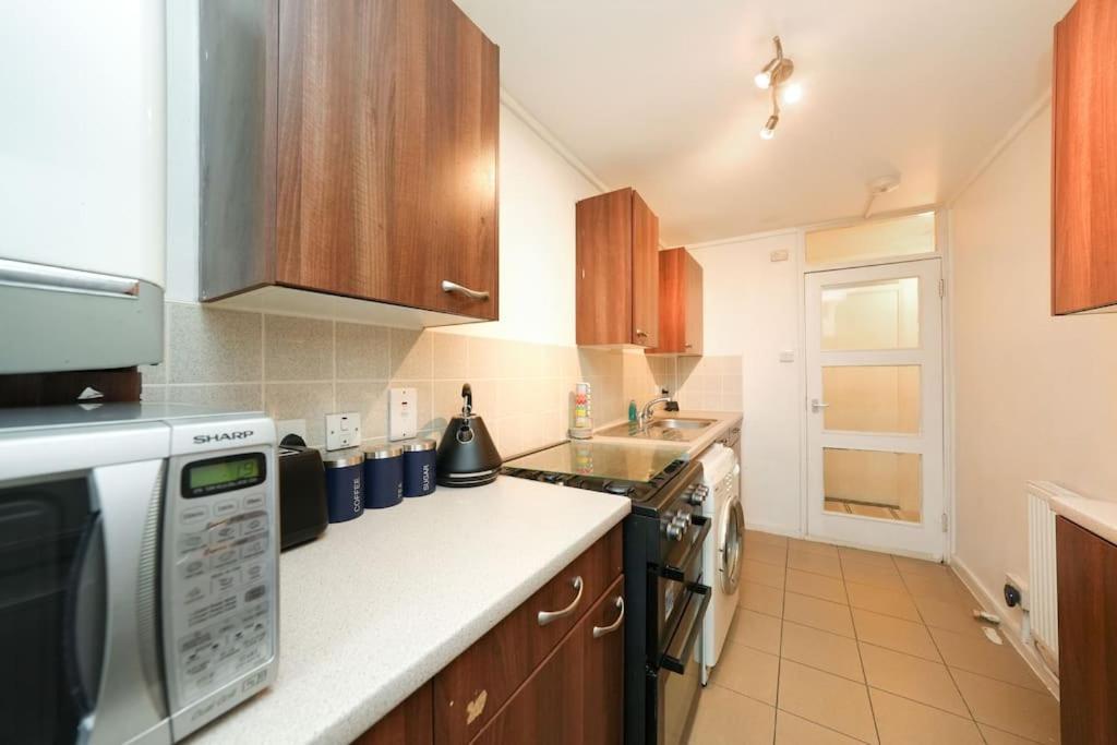 Apartment Oasis Flat With High-speed Broadband And Free Parking London