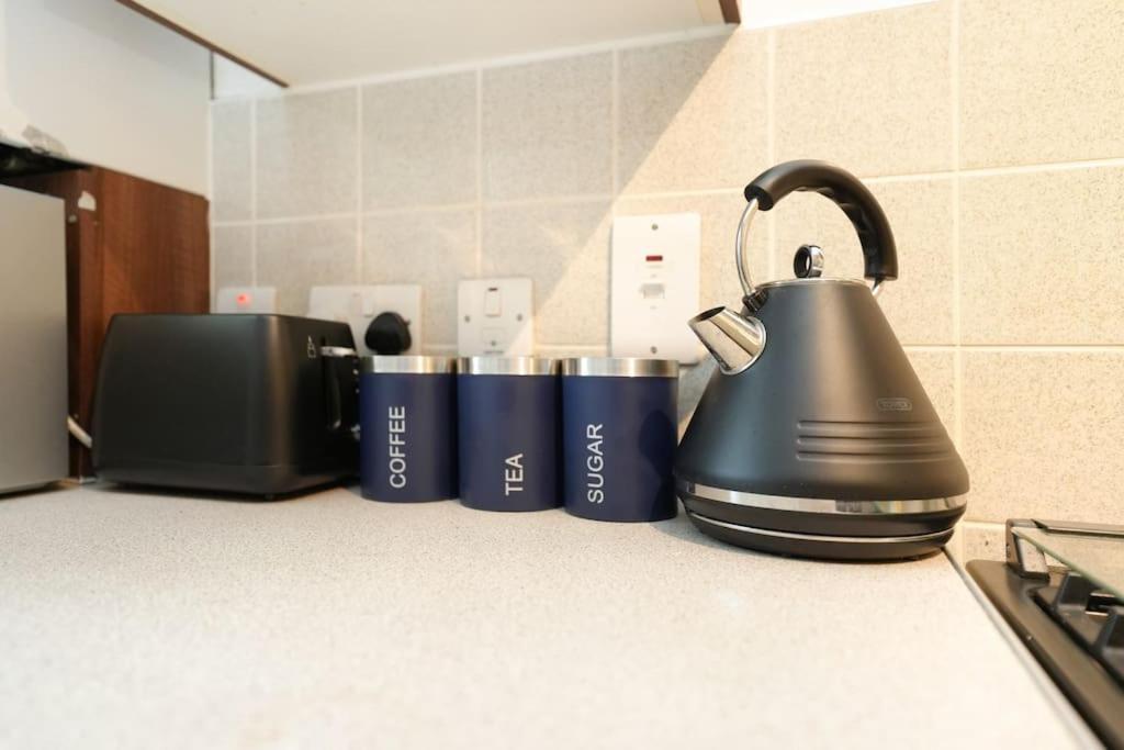 Oasis Flat With High-speed Broadband And Free Parking Apartment