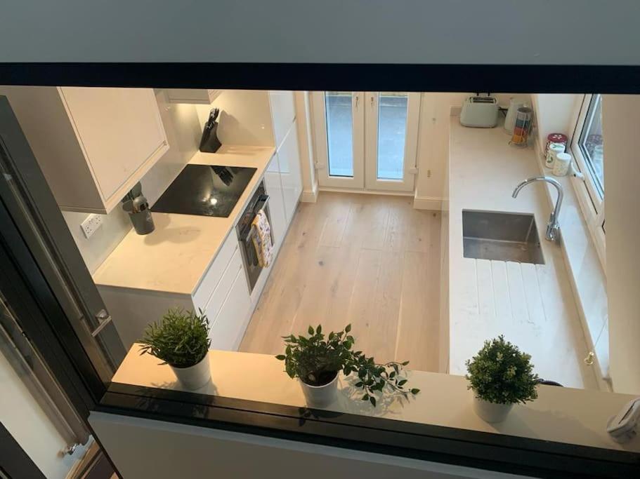 One Bed-apartment In * London