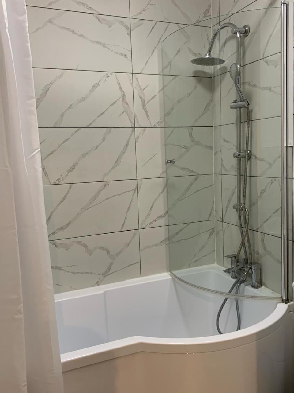 Hospedagem domiciliar Cobbold Court Share Flat Londres