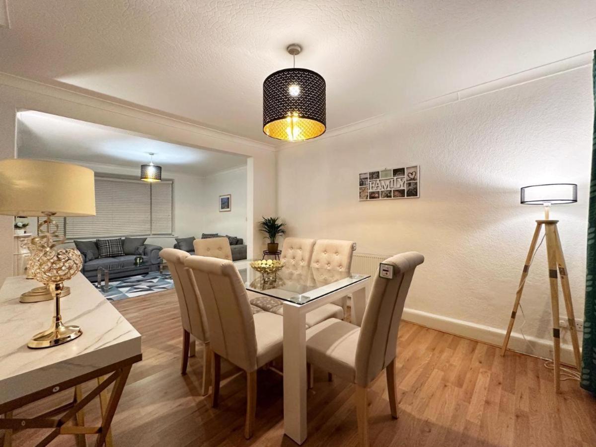Charming 3-bedroom Family Ferienhaus
