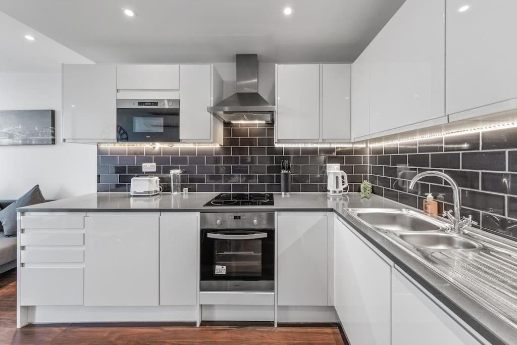 Sleep 4 At Britannia 1 Min From Subway Bp40 Apartment London