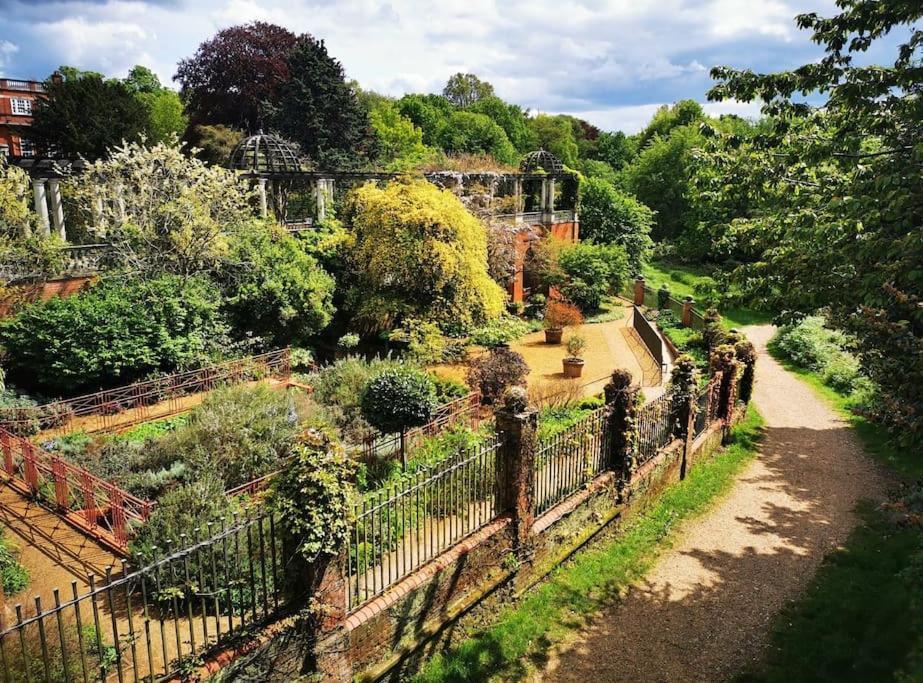 Lovely 2br In Peaceful Hampstead, Nw Holiday home