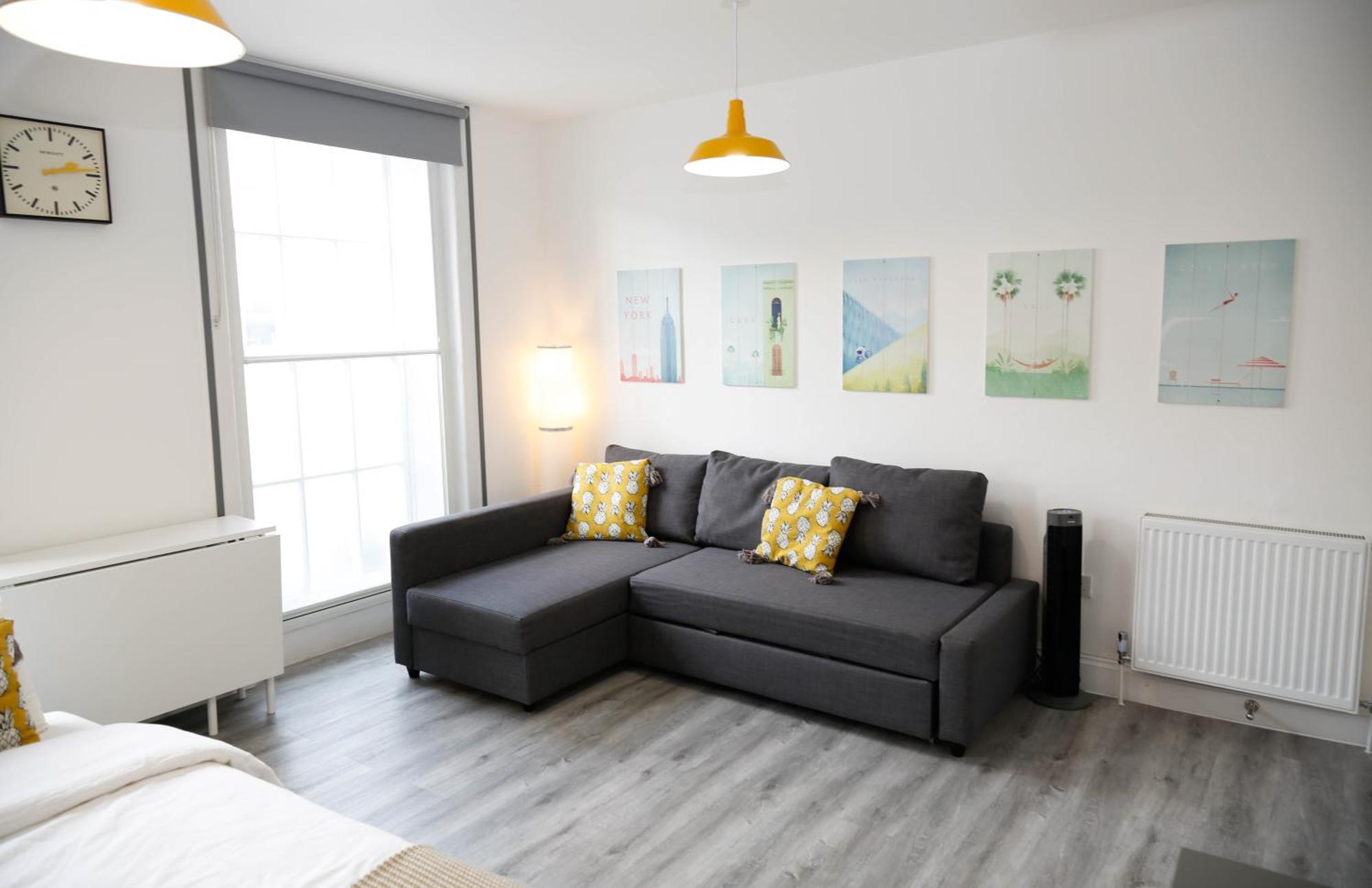 Homestay Luxury In Camden Town Near Shops, Cafes, Bars & Metro With Shared Bathrooms *