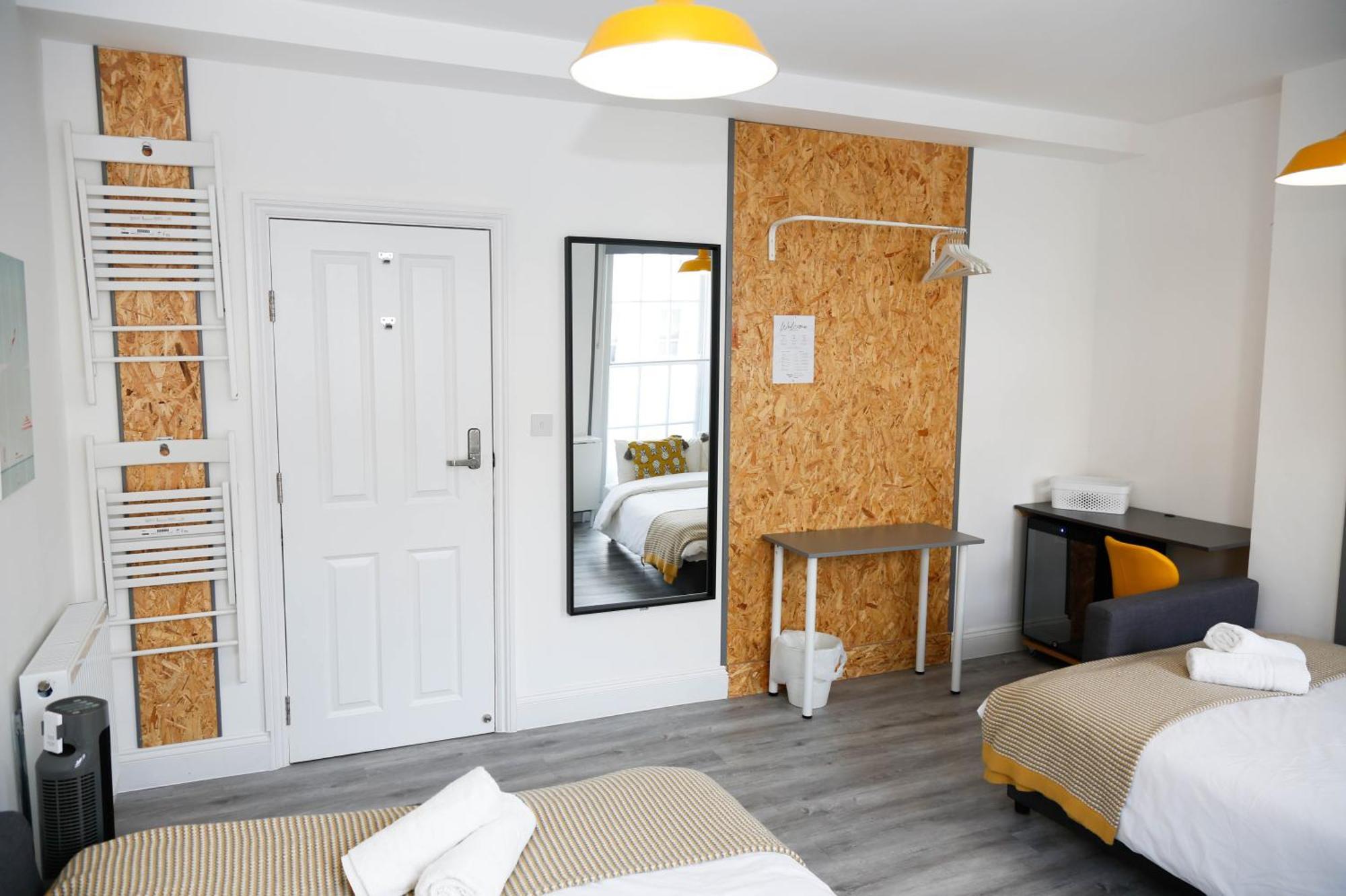 Homestay Luxury In Camden Town Near Shops, Cafes, Bars & Metro With Shared Bathrooms London