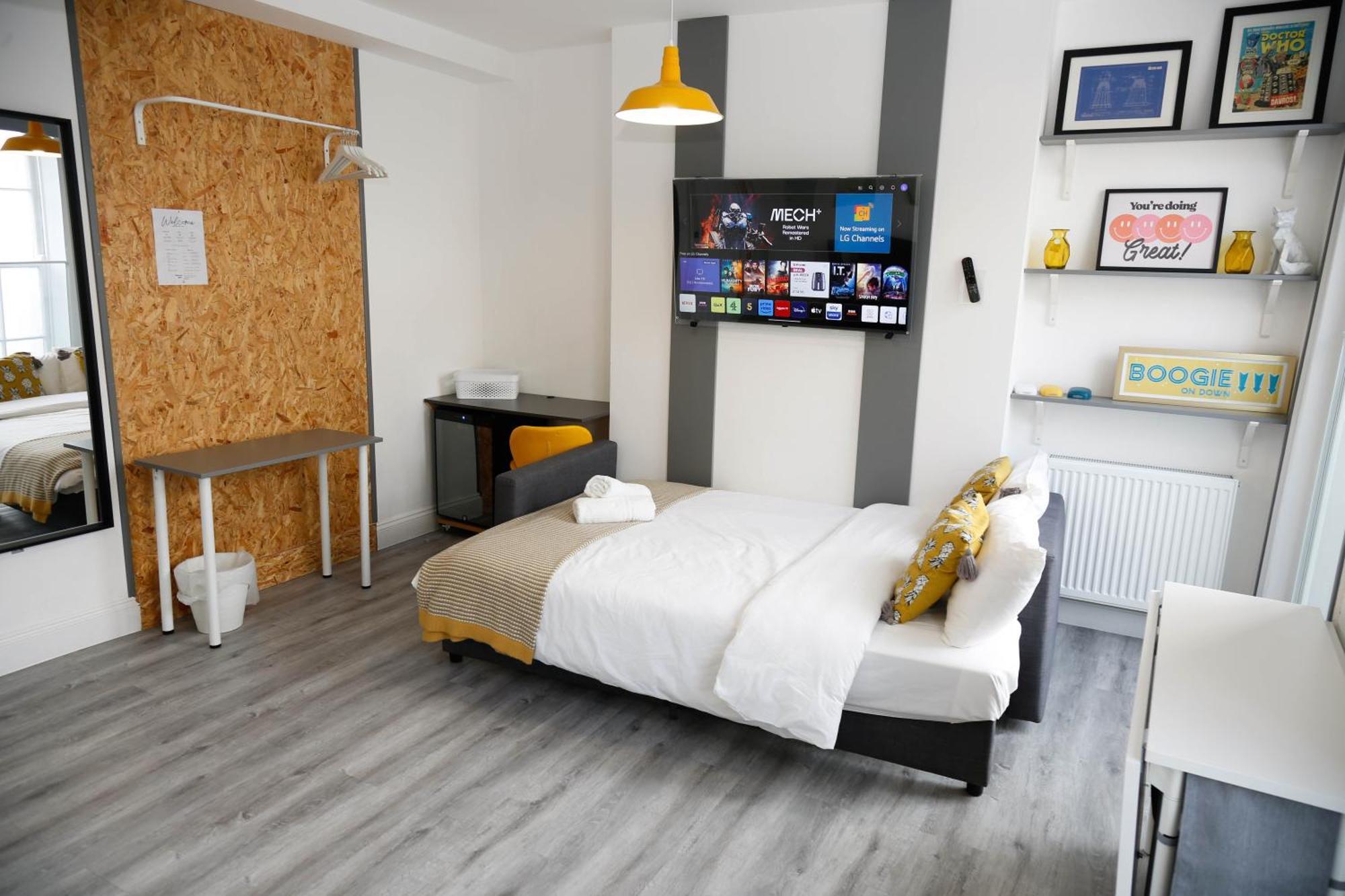 Homestay Luxury In Camden Town Near Shops, Cafes, Bars & Metro With Shared Bathrooms London