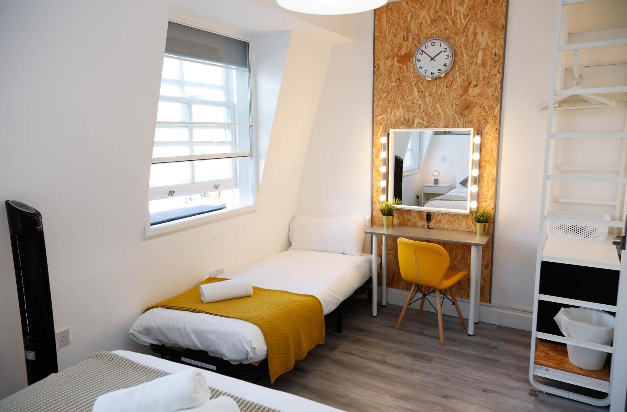 Luxury In Camden Town Near Shops, Cafes, Bars & Metro With Shared Bathrooms *
