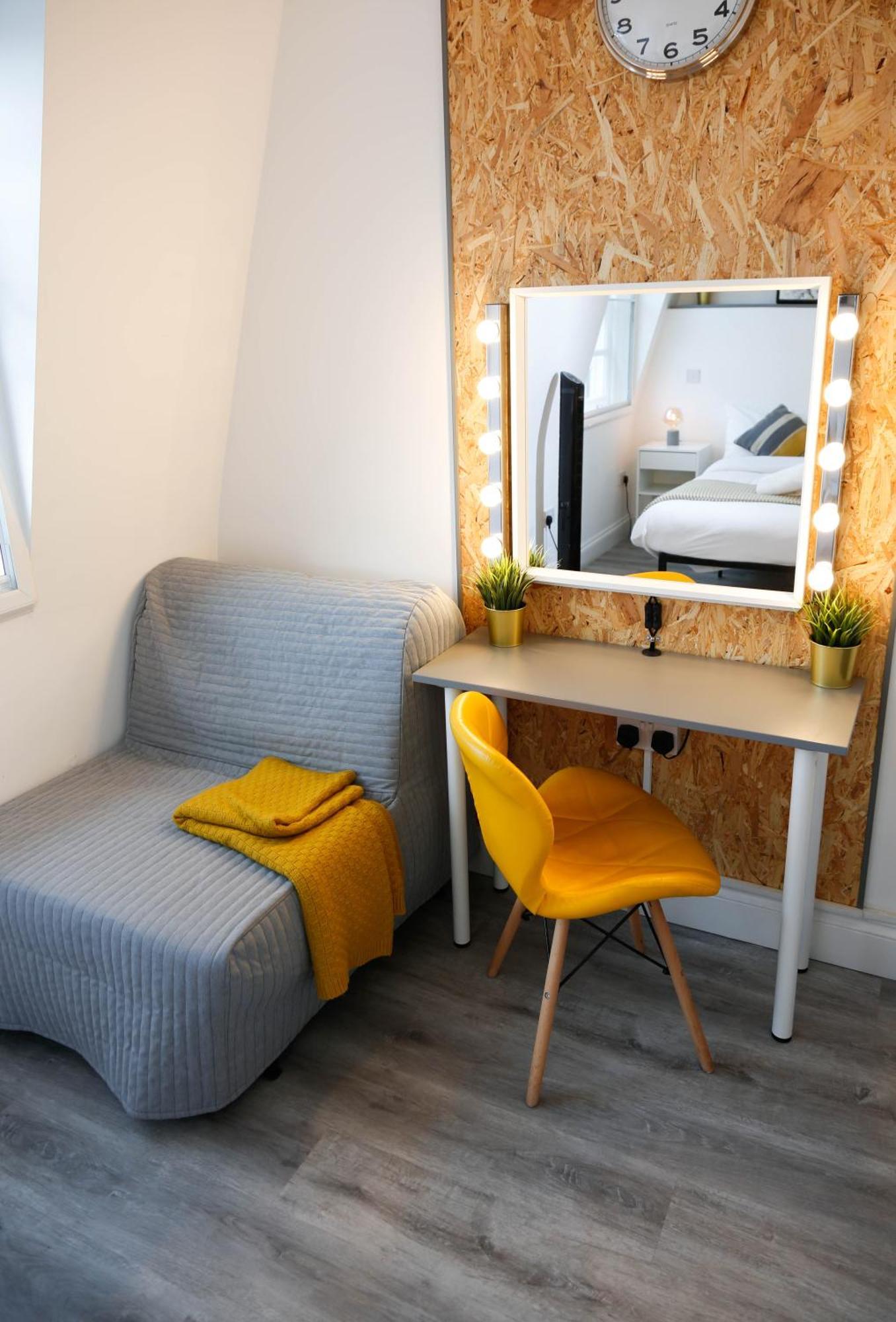 Homestay Luxury In Camden Town Near Shops, Cafes, Bars & Metro With Shared Bathrooms