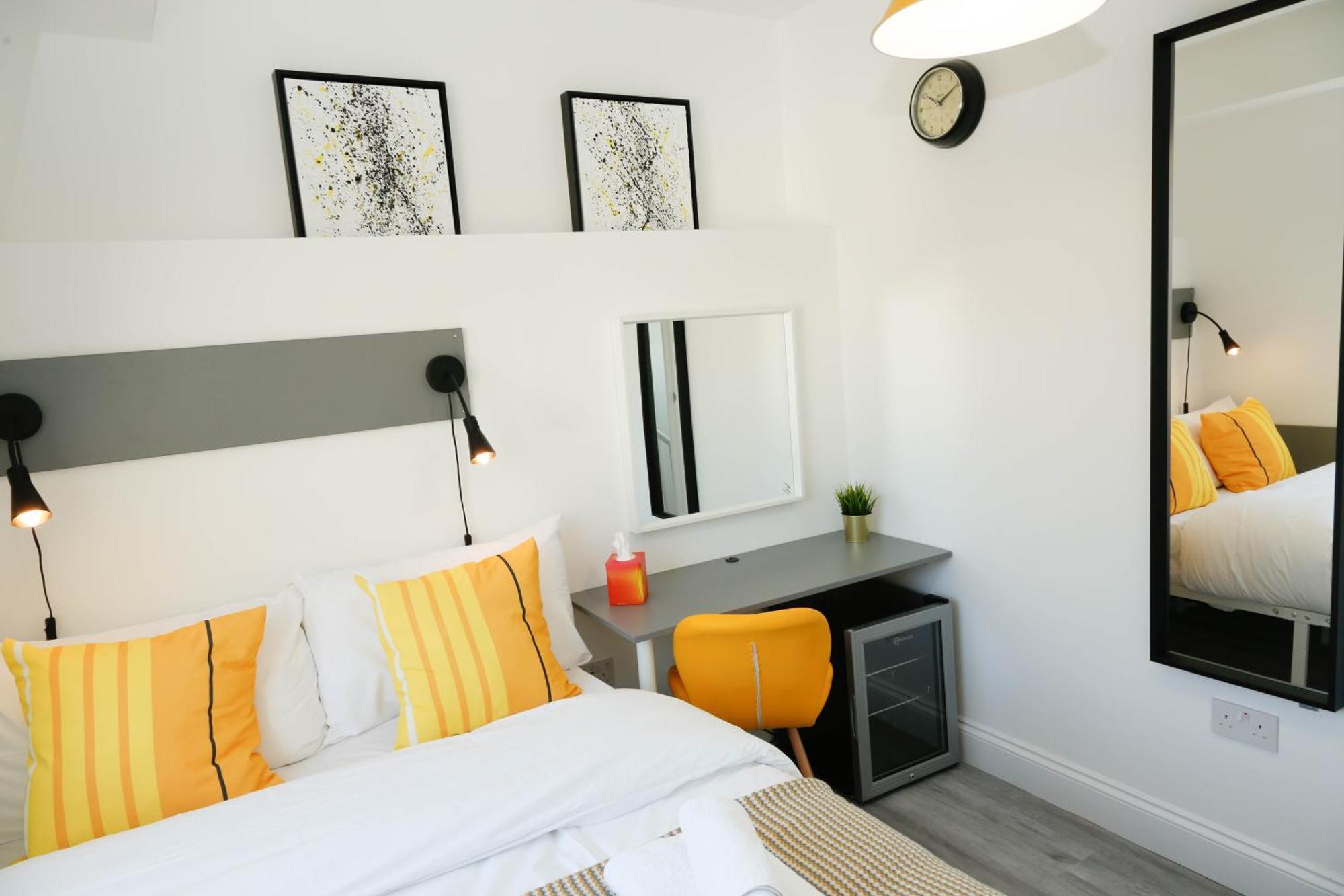 Luxury In Camden Town Near Shops, Cafes, Bars & Metro With Shared Bathrooms Homestay *