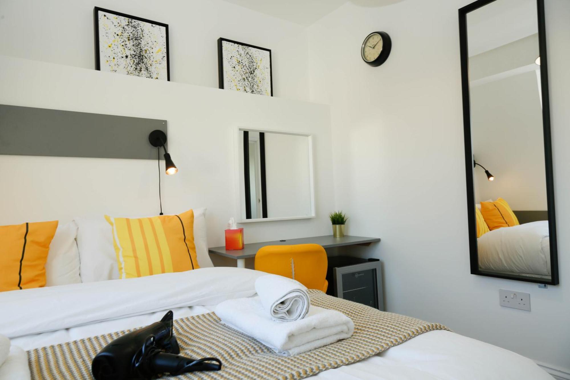 Luxury In Camden Town Near Shops, Cafes, Bars & Metro With Shared Bathrooms