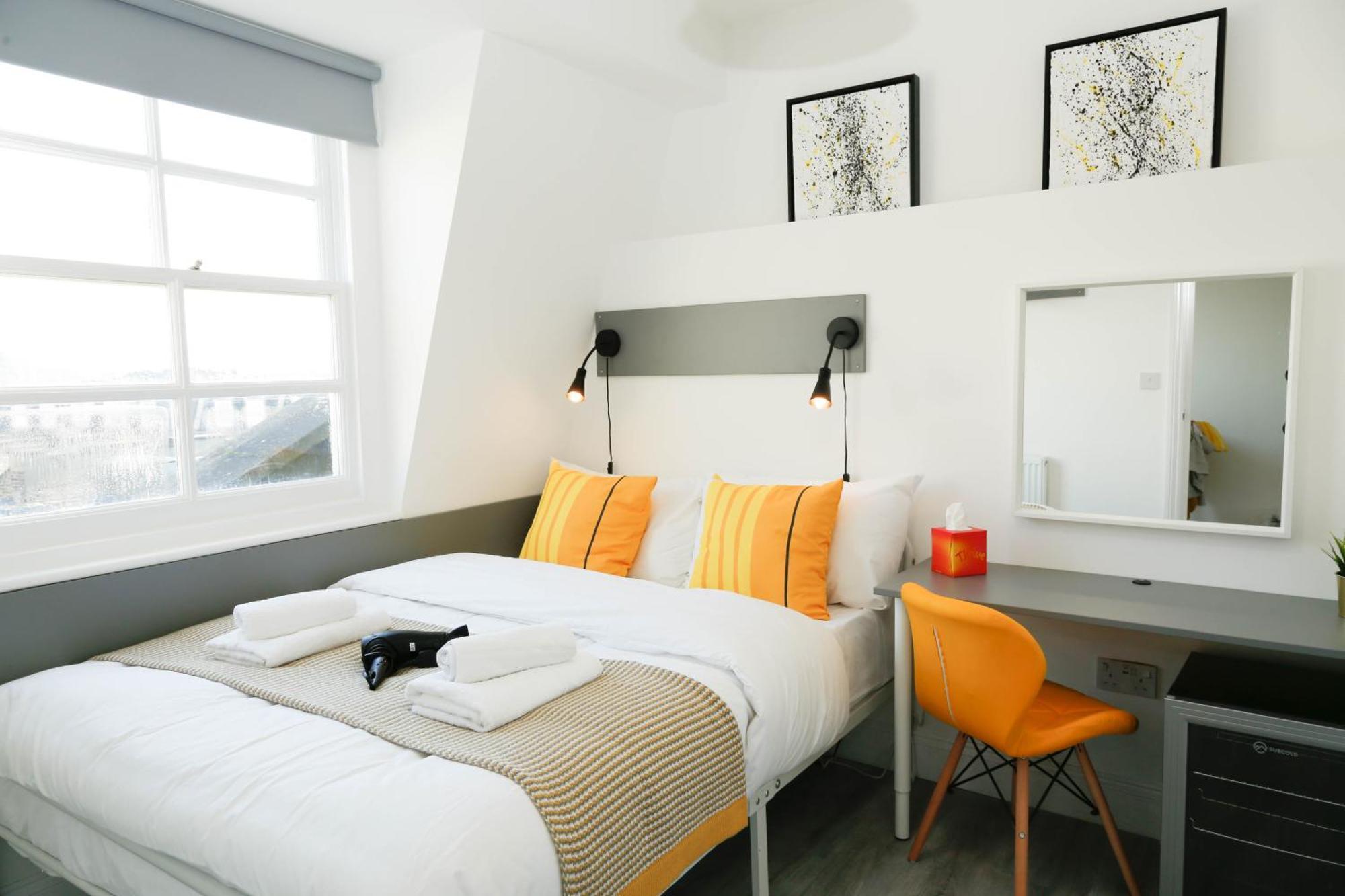 Luxury In Camden Town Near Shops, Cafes, Bars & Metro With Shared Bathrooms Homestay London