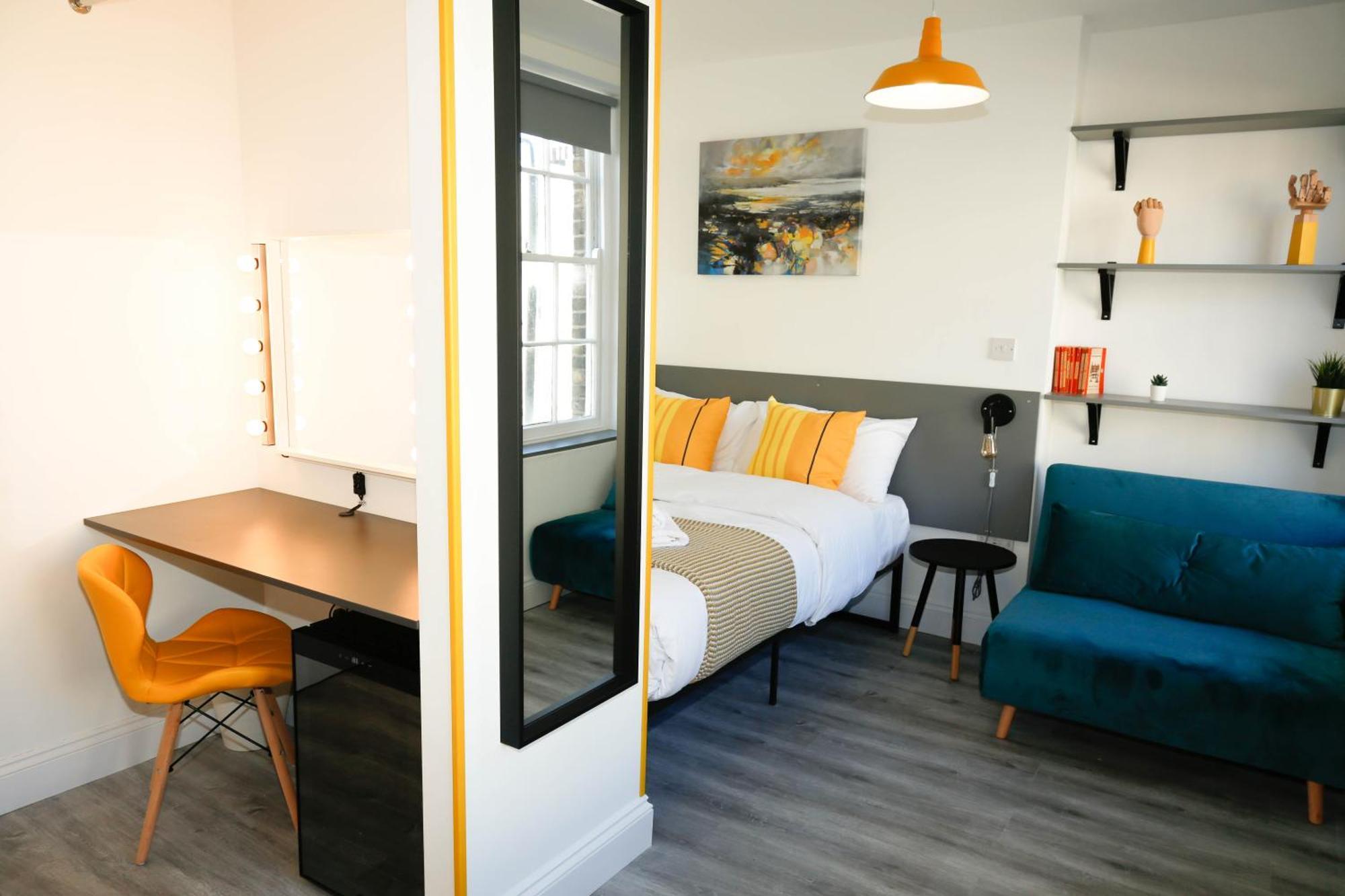 Luxury In Camden Town Near Shops, Cafes, Bars & Metro With Shared Bathrooms London