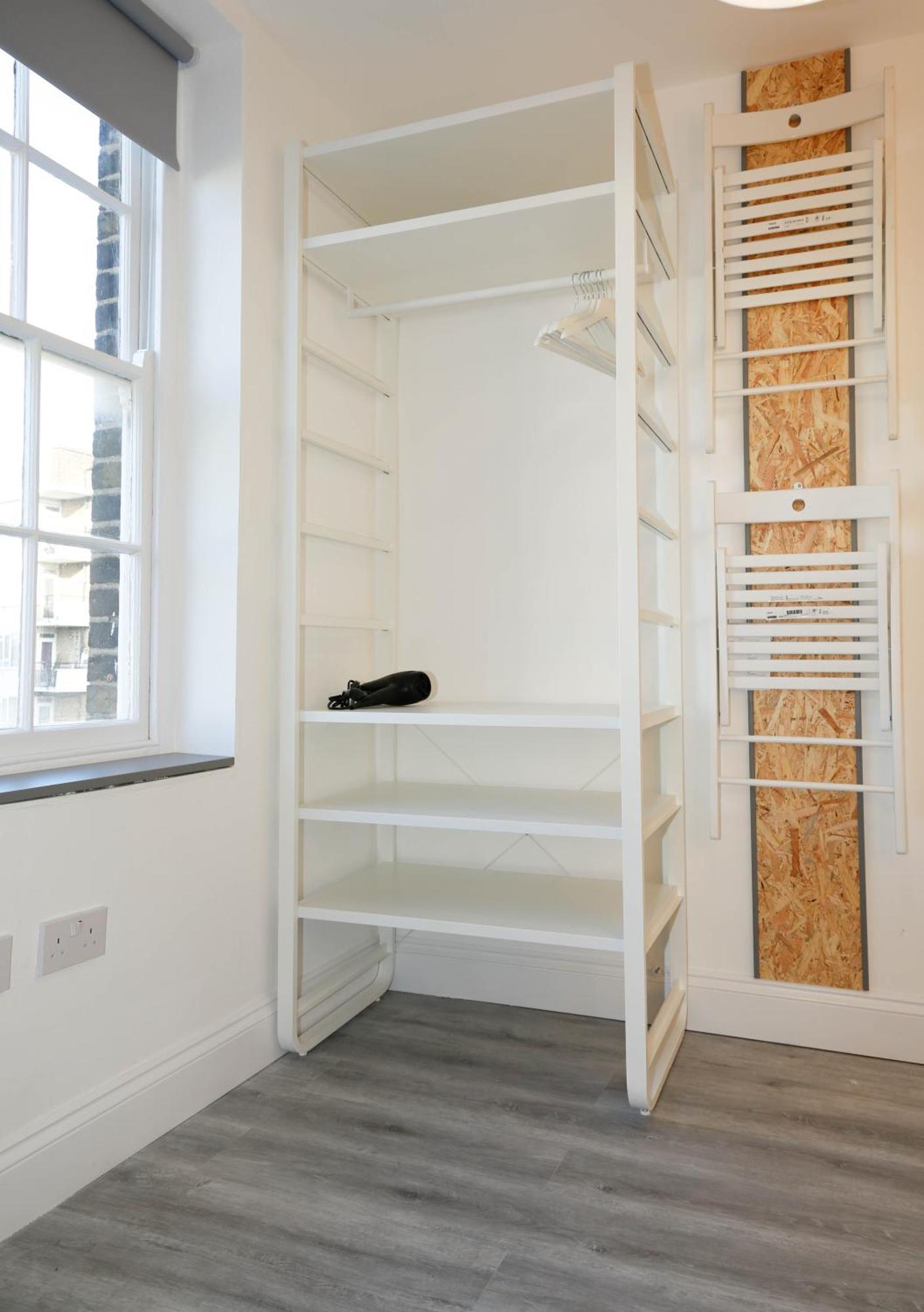 Luxury In Camden Town Near Shops, Cafes, Bars & Metro With Shared Bathrooms Homestay