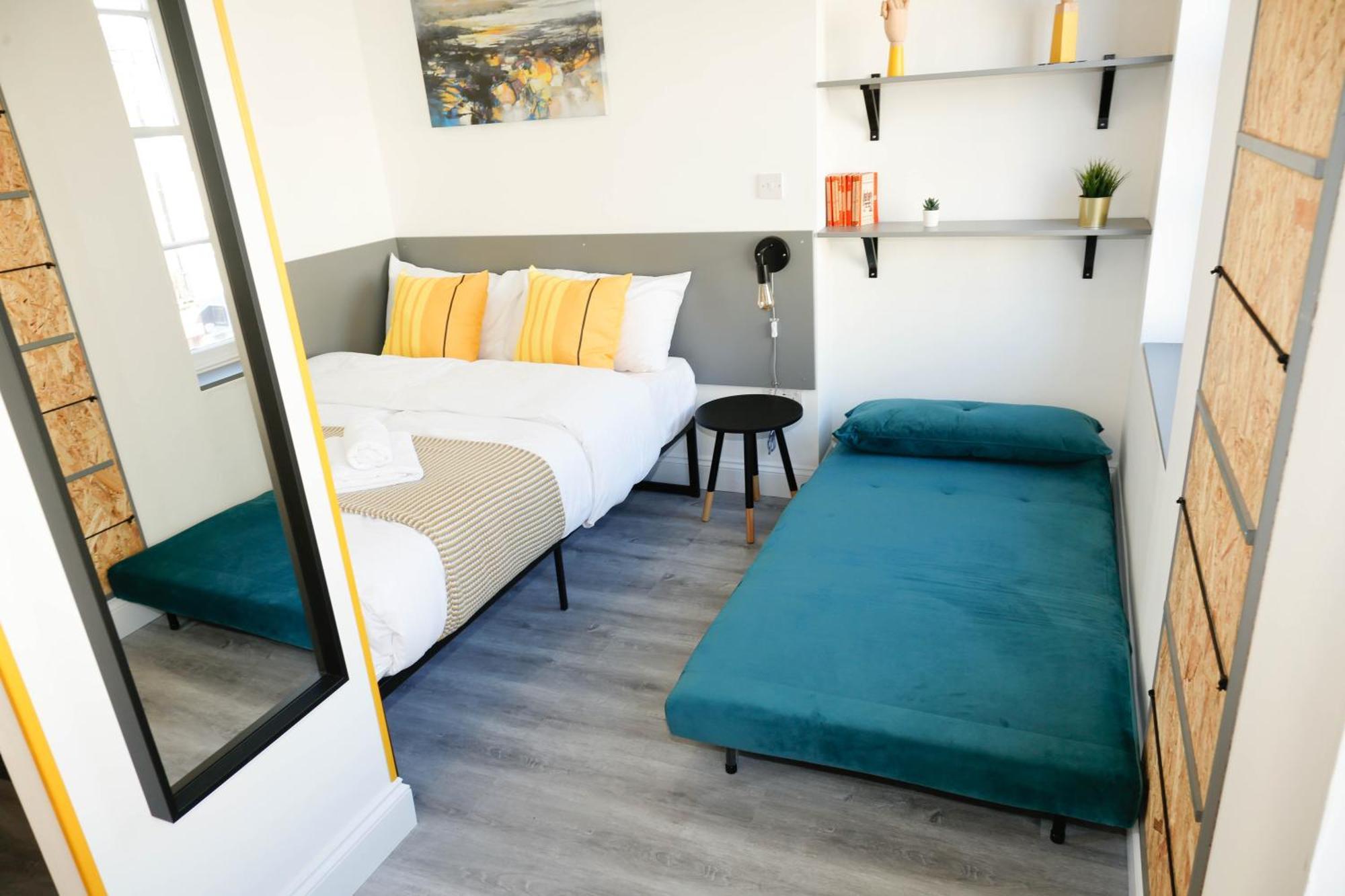 Luxury In Camden Town Near Shops, Cafes, Bars & Metro With Shared Bathrooms Homestay London