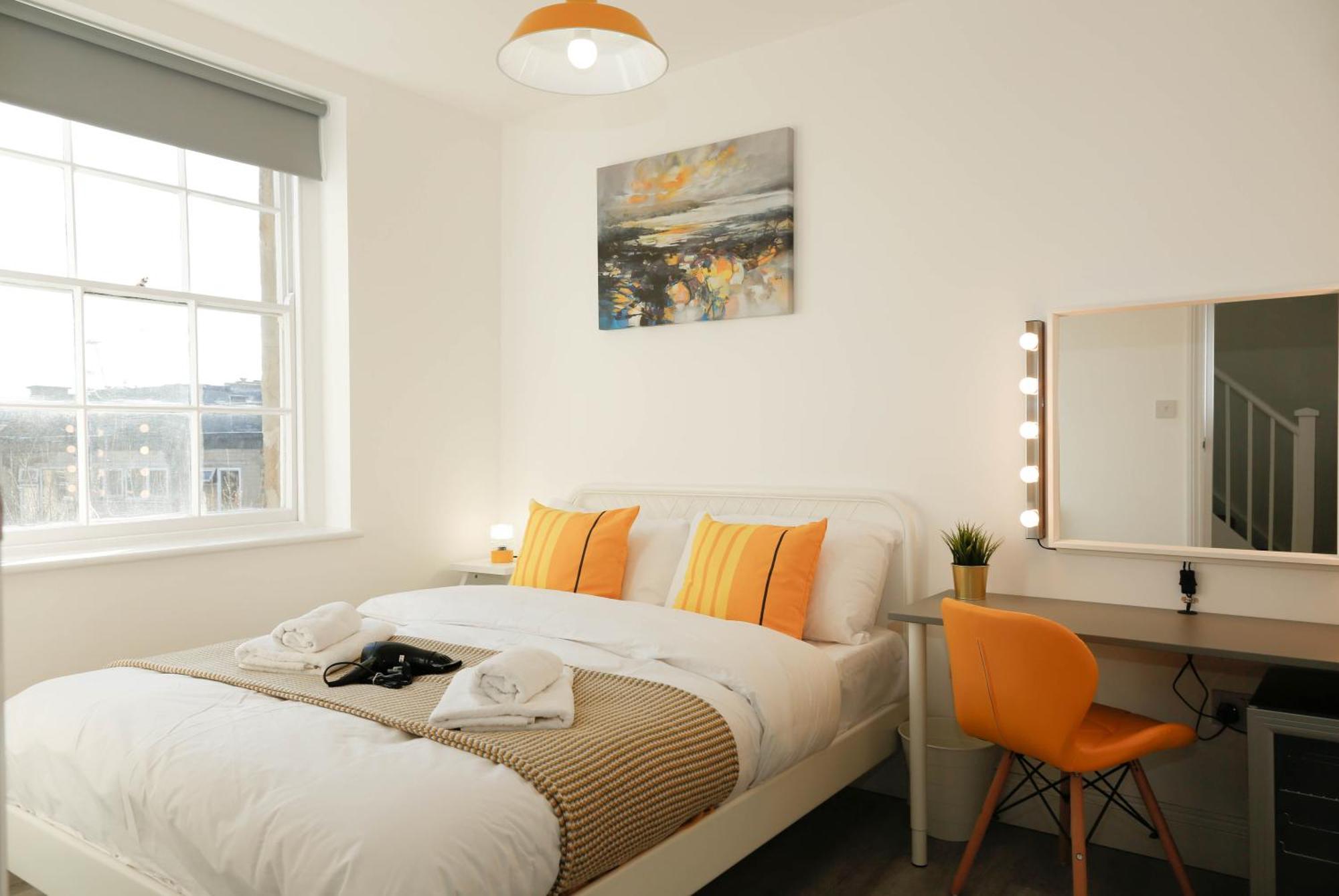 Luxury In Camden Town Near Shops, Cafes, Bars & Metro With Shared Bathrooms * London