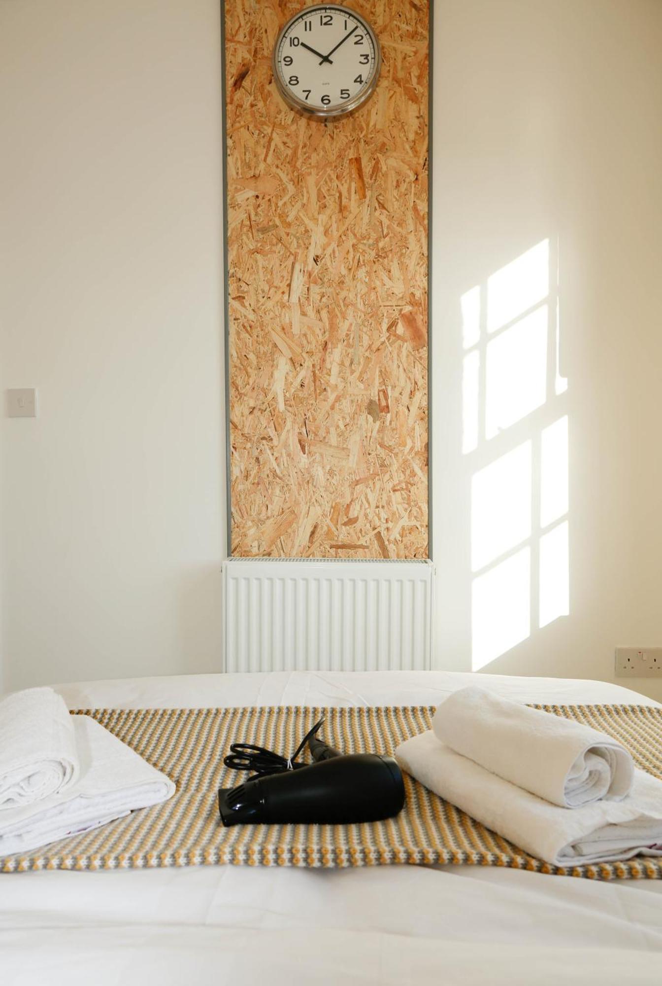 Luxury In Camden Town Near Shops, Cafes, Bars & Metro With Shared Bathrooms Homestay London