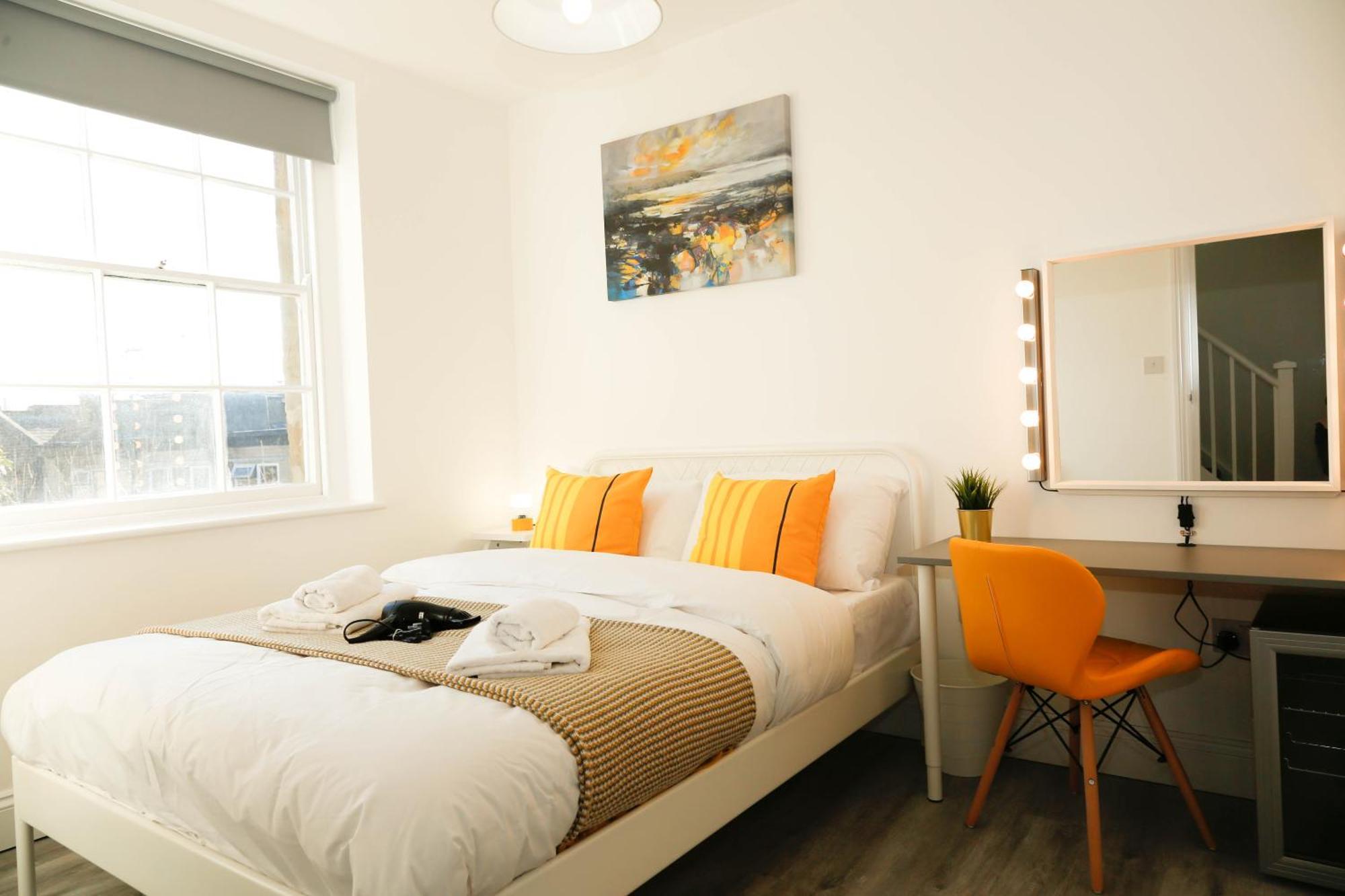 Luxury In Camden Town Near Shops, Cafes, Bars & Metro With Shared Bathrooms Homestay *