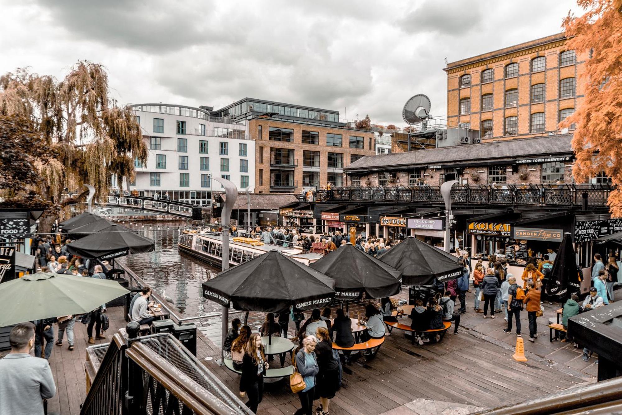 Luxury In Camden Town Near Shops, Cafes, Bars & Metro With Shared Bathrooms Homestay