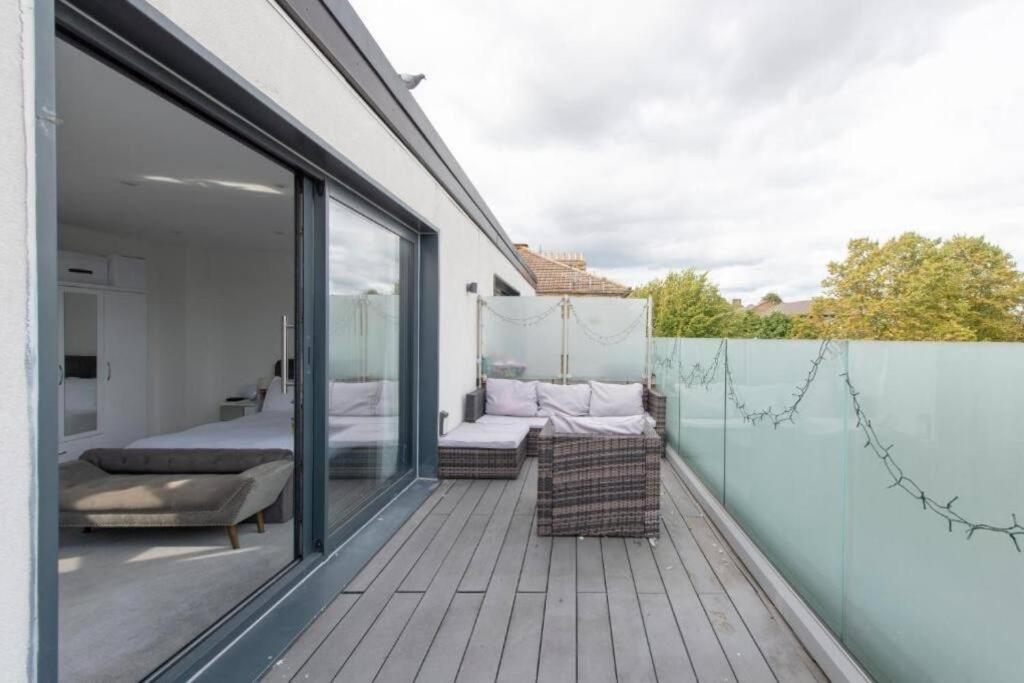 Apartment Modern Large 2 Bed Near Station London