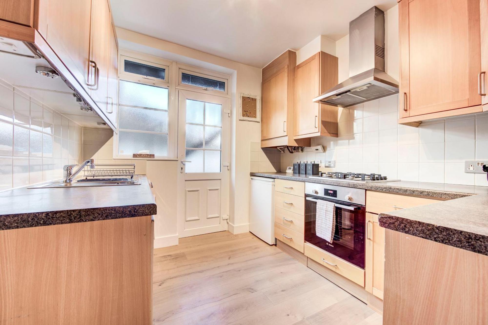 Charming Pitshanger Apartment London