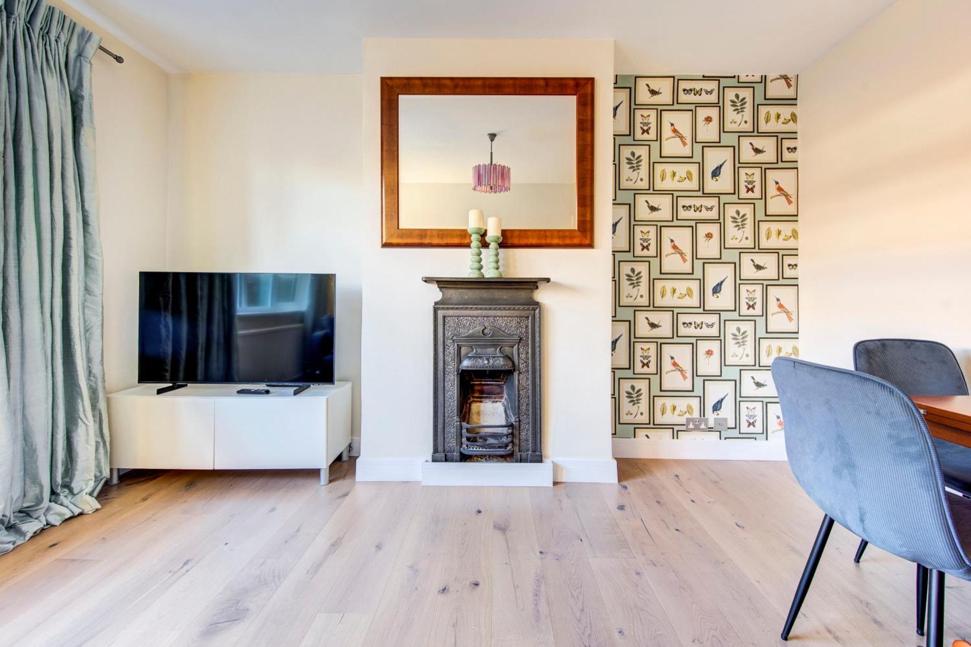 Charming Pitshanger Apartment *