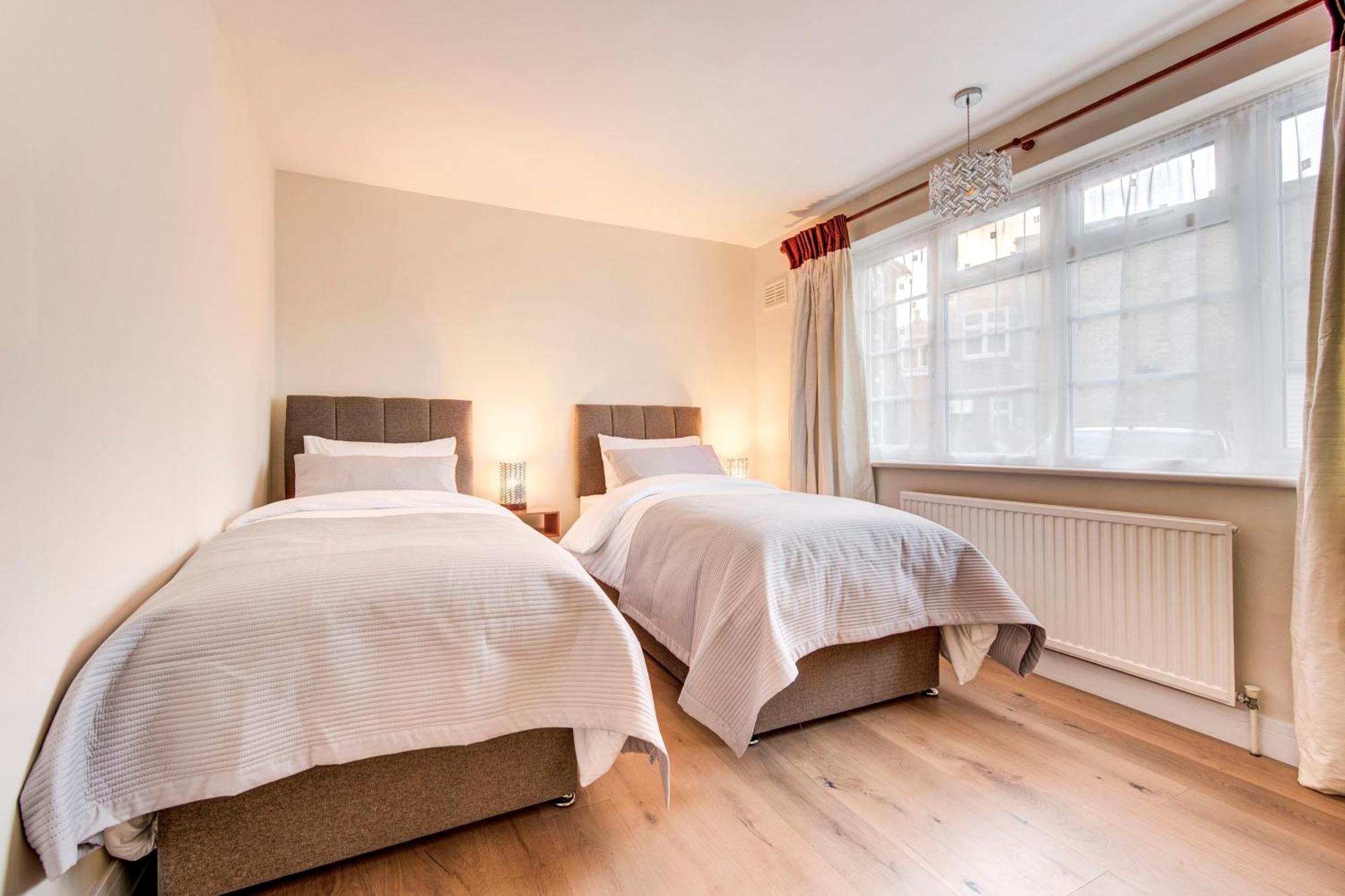 Charming Pitshanger Apartment