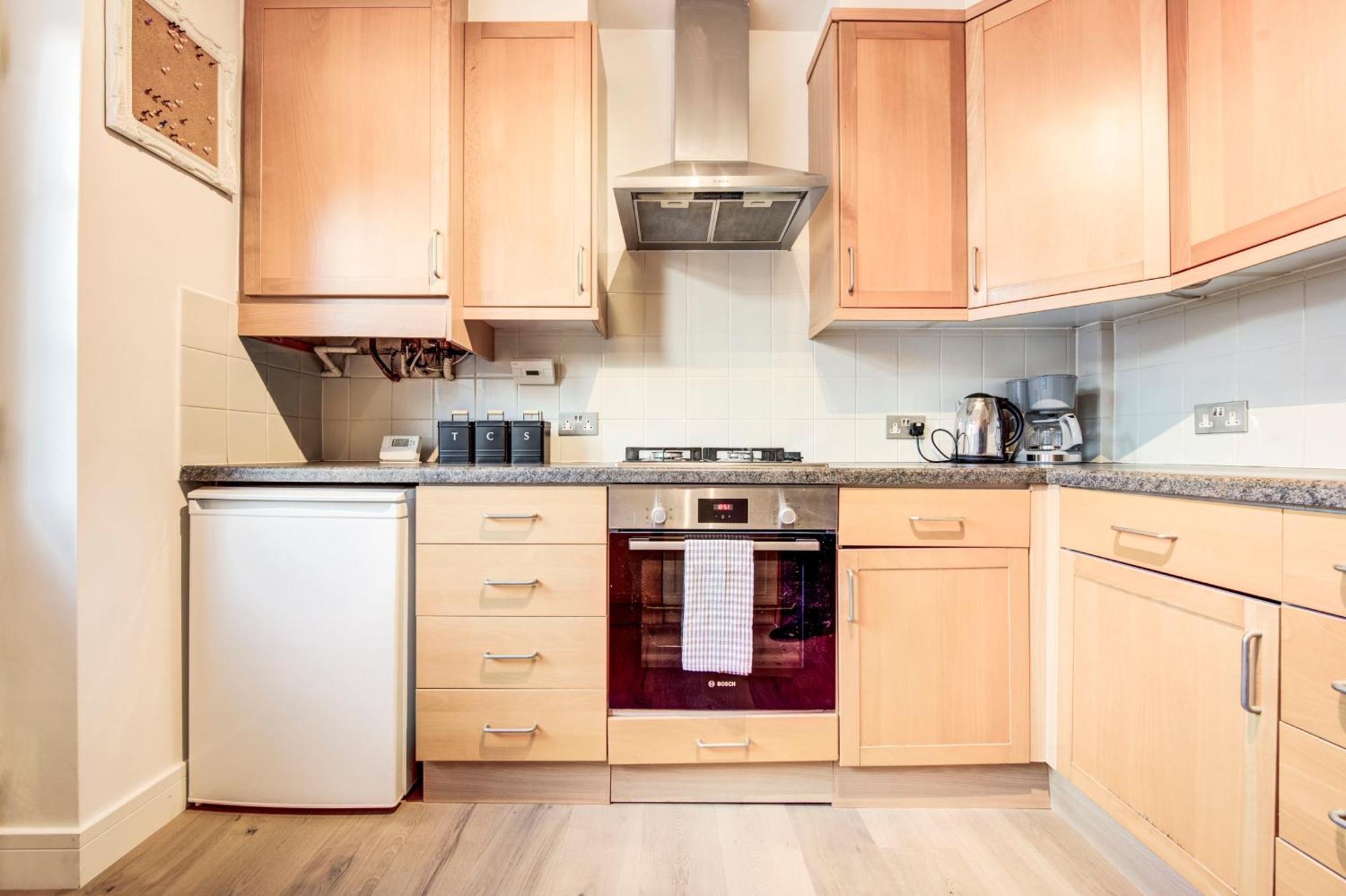 Charming Pitshanger Apartment London