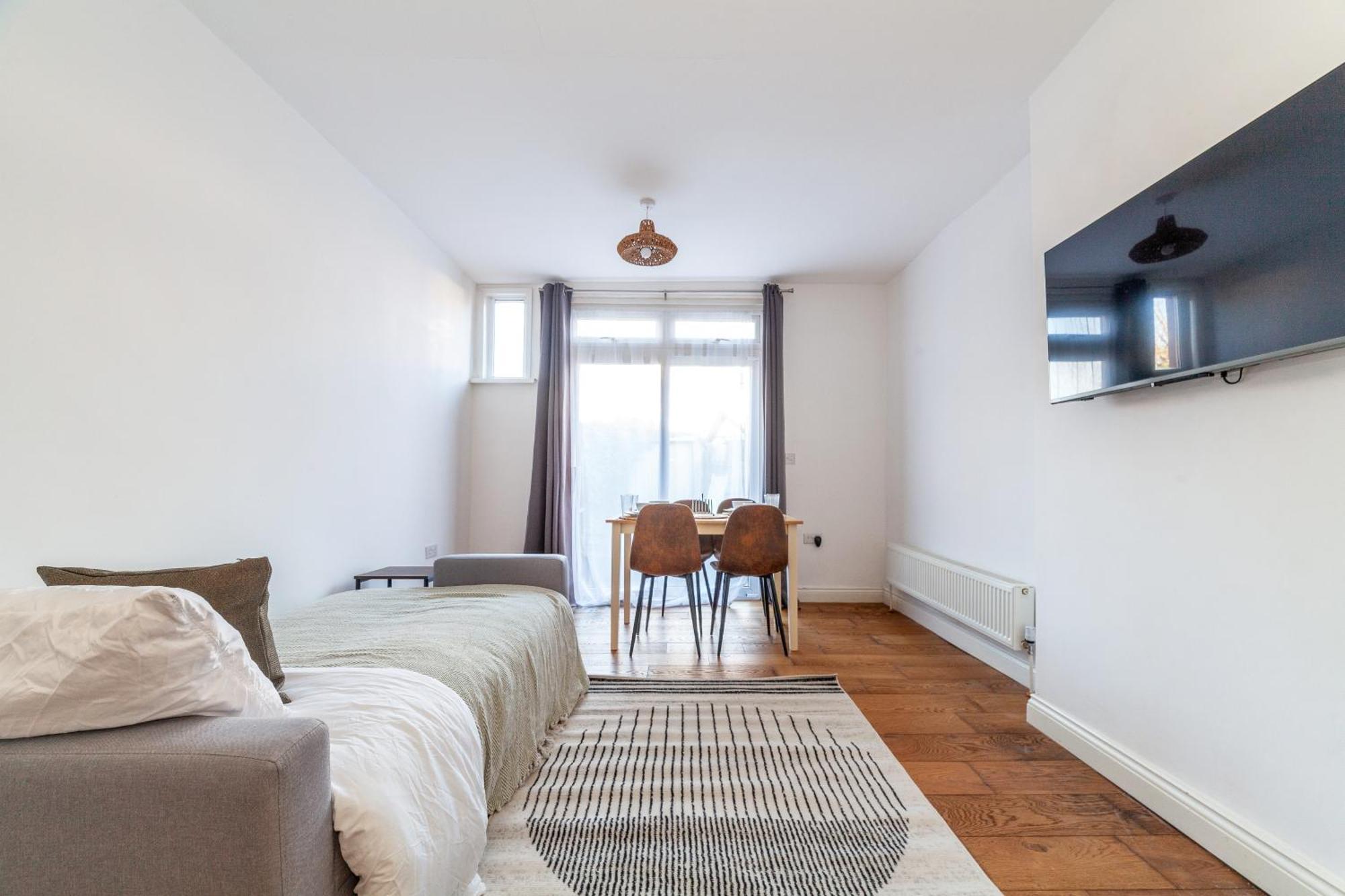 Apartment Sleek & Modern 2 Bd In - Sleeps 7 - Parking *