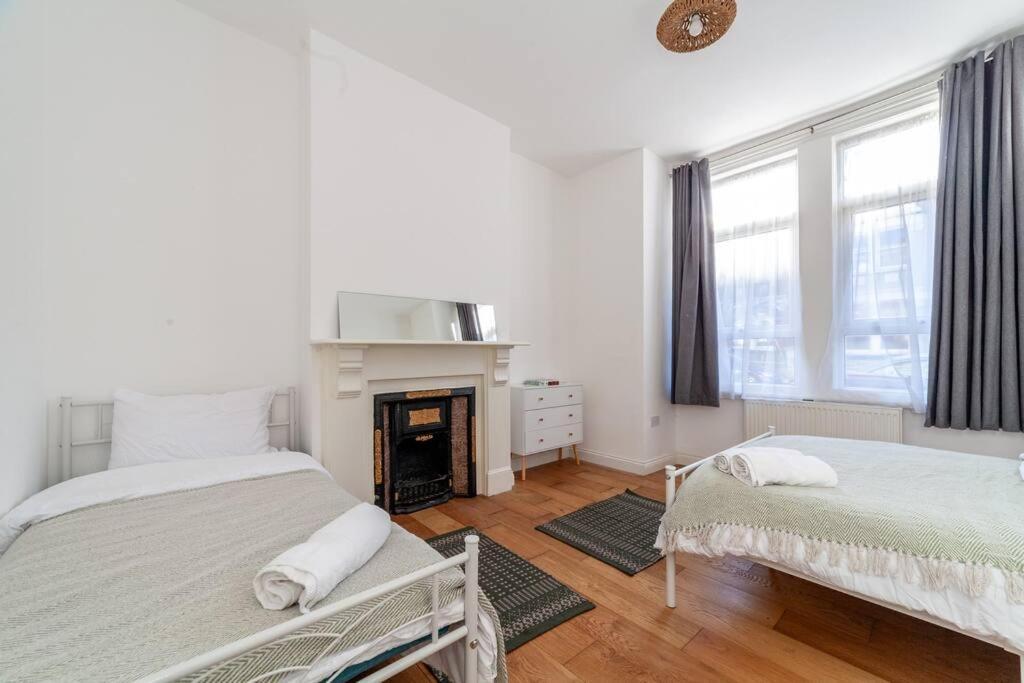 Apartment Sleek & Modern 2 Bd In - Sleeps 7 - Parking *