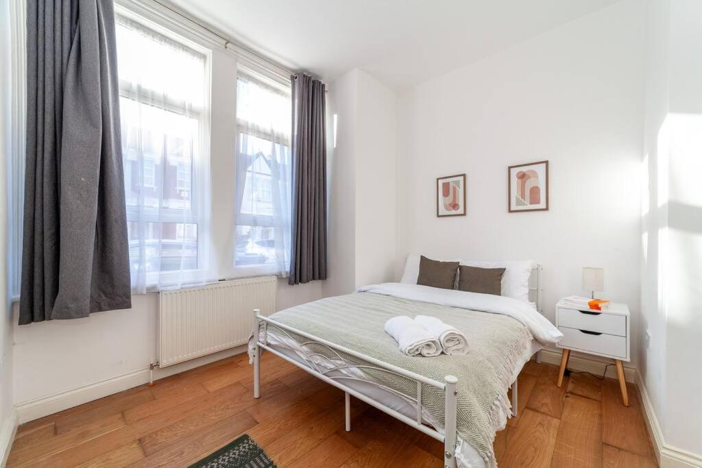 Sleek & Modern 2 Bd In - Sleeps 7 - Parking Apartment *