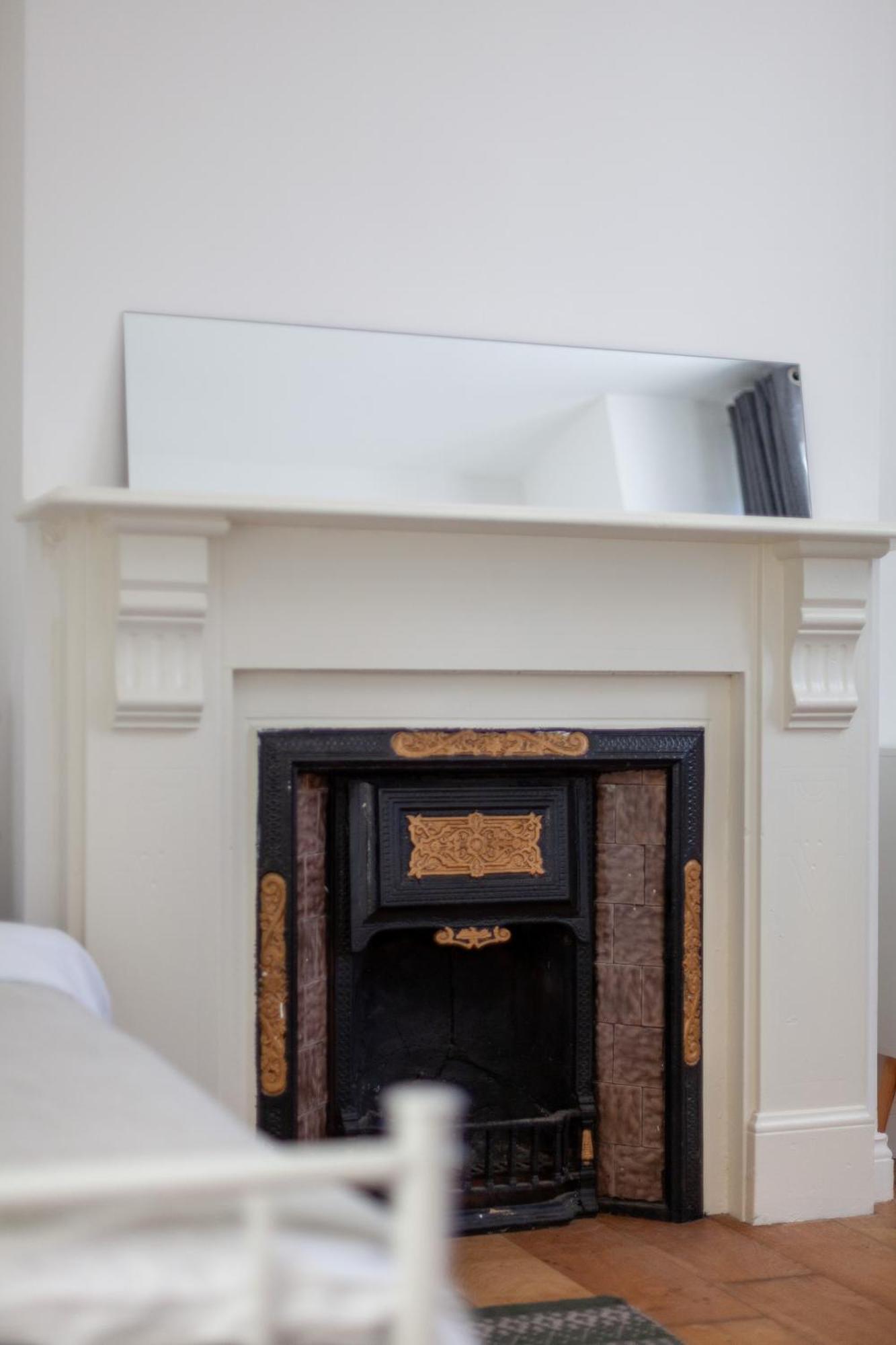 Apartment Sleek & Modern 2 Bd In - Sleeps 7 - Parking *