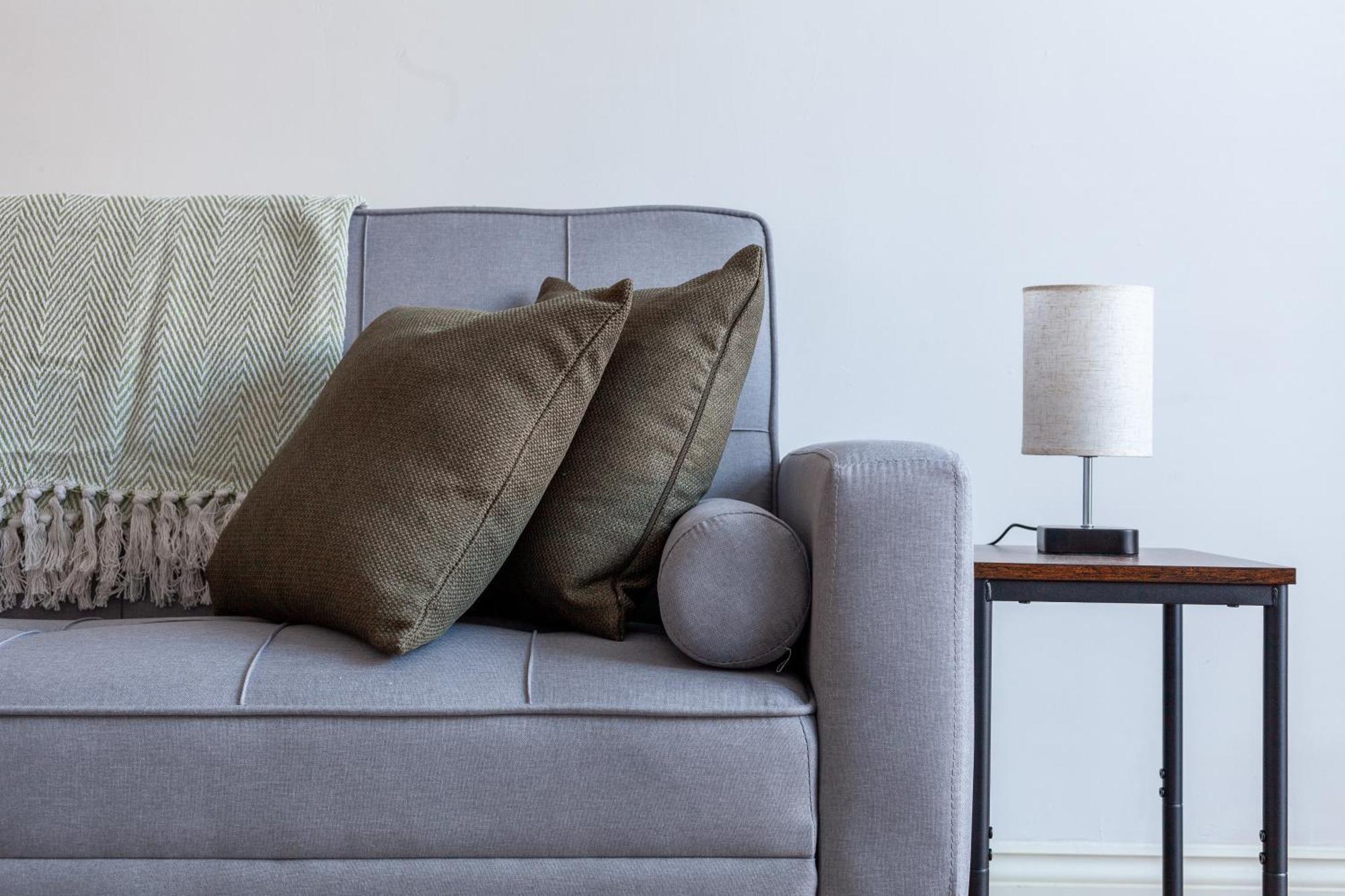 Sleek & Modern 2 Bd In - Sleeps 7 - Parking London