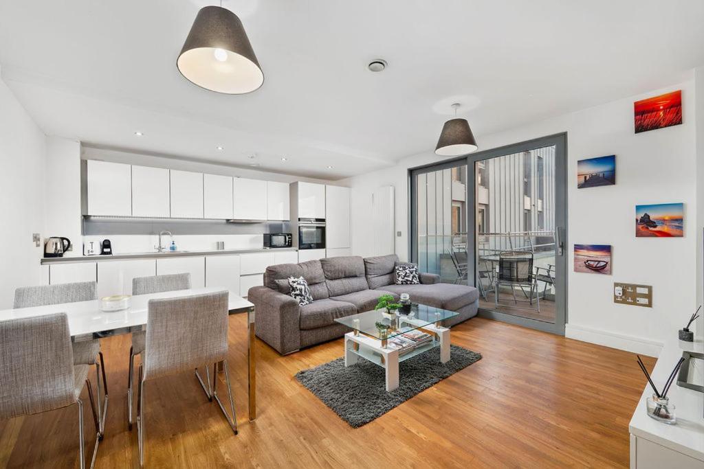 Modern Serviced 3-bedroom Flat In East Apartamento *