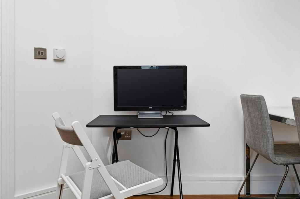 Modern Serviced 3-bedroom Flat In East Apartamento Londres