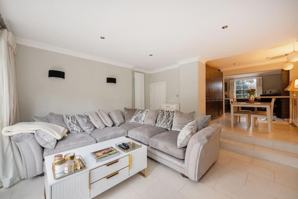 Fairytale Garden House - Next To Victoria Station & Pet Friendly * London