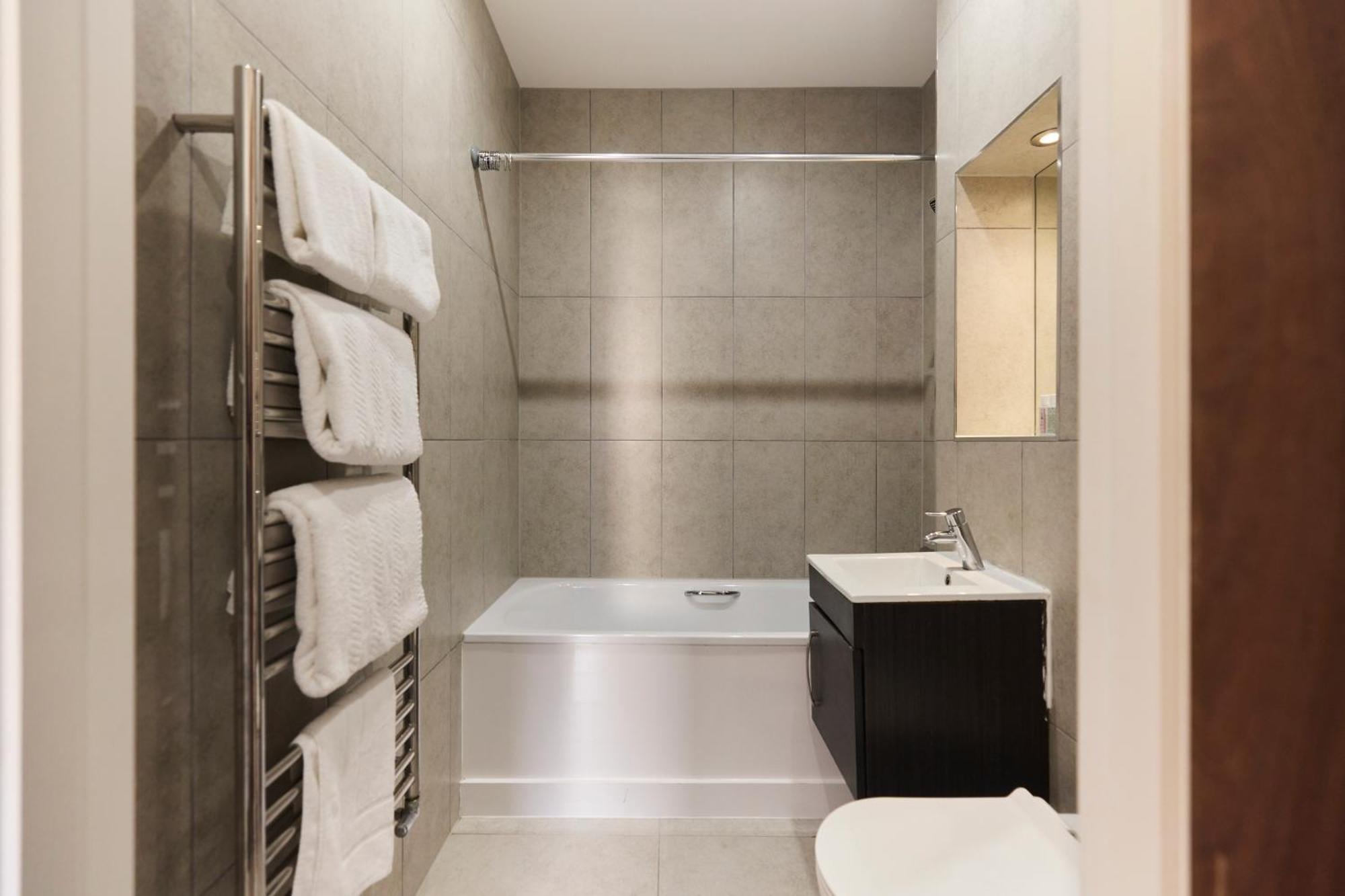 The Harlesden Hideout - Charming 2bdr Flat London