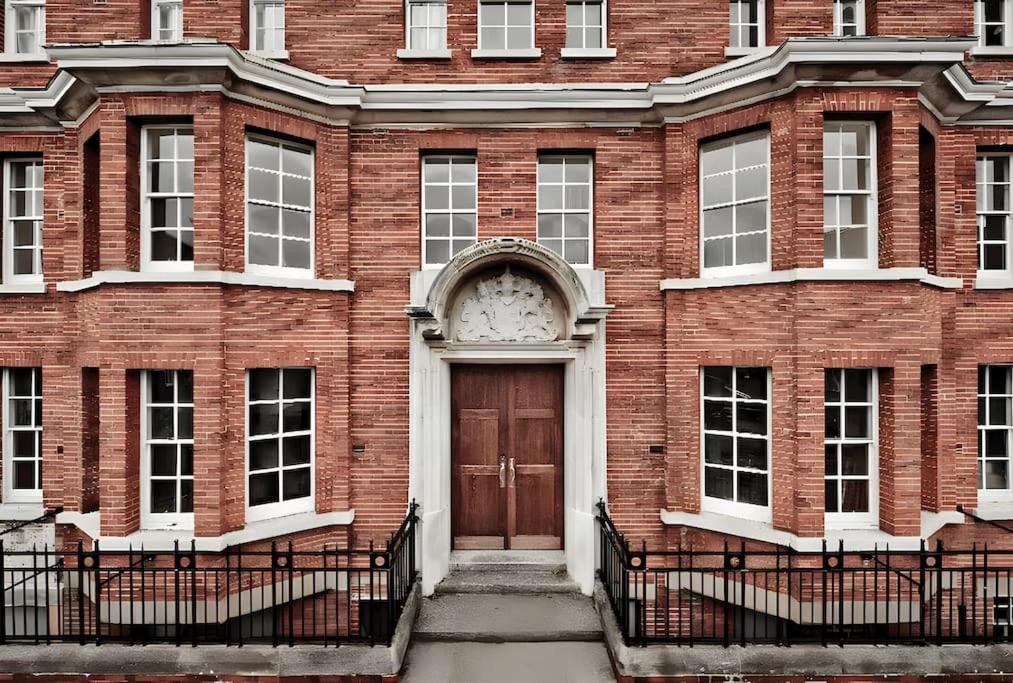 Luxury, Spacious 2 Bed Flat In * Londres