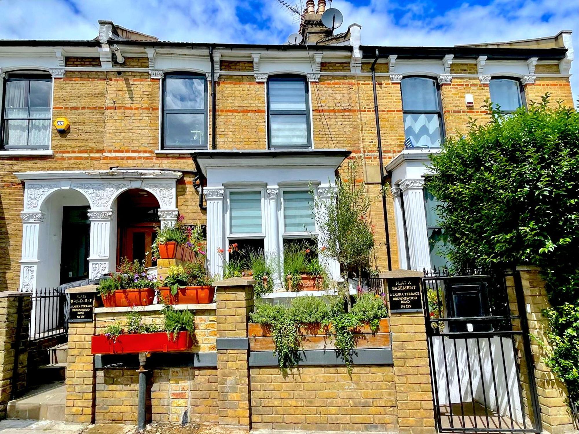 Apartment 1 Bedroom Flat With Whirlpool Bath London