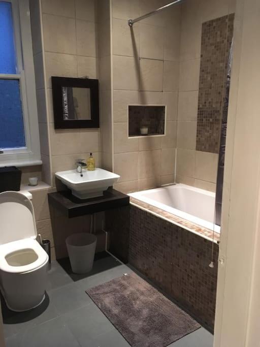 Apartment Spacious Flat In West Kensington